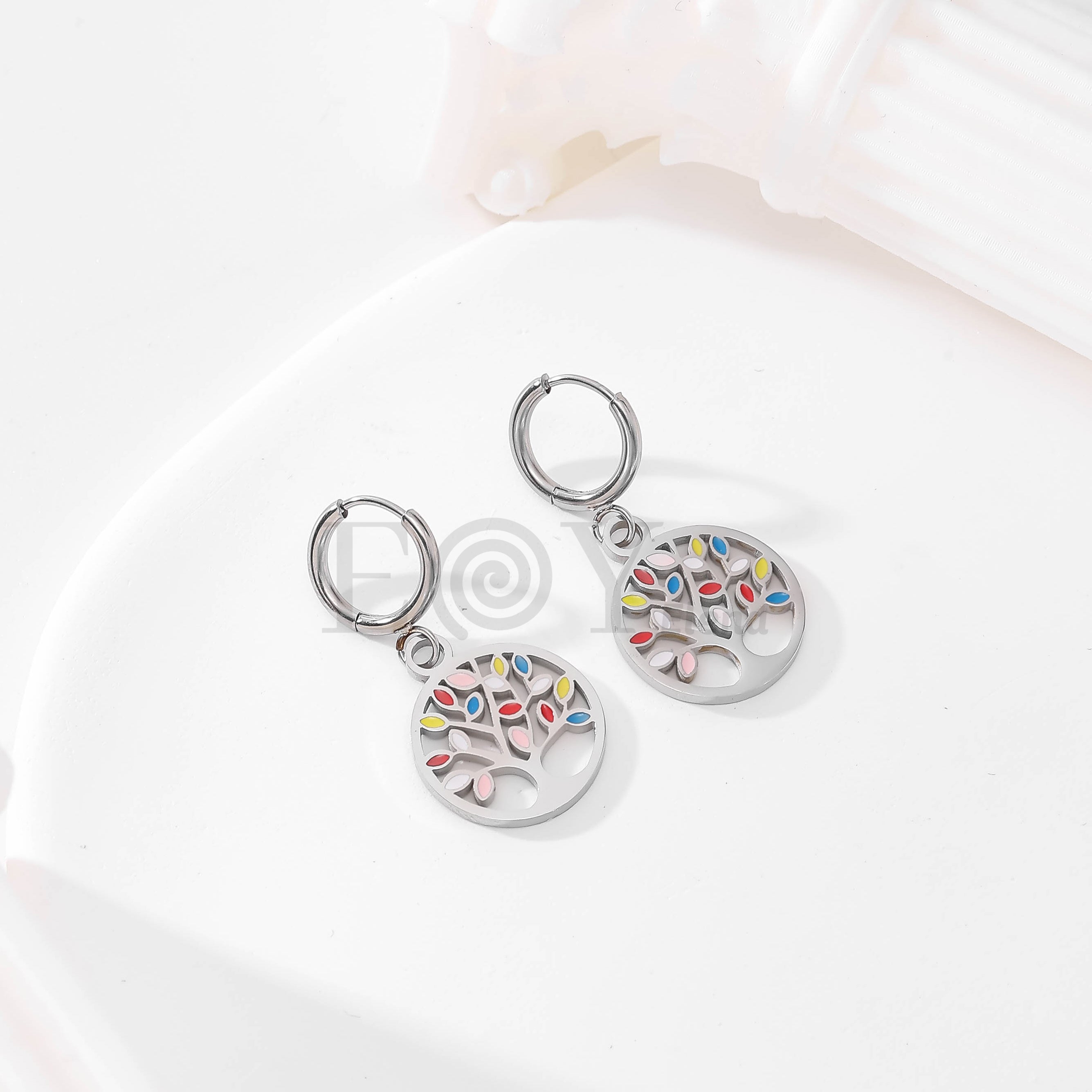 Pendientes de aro con colgante de árbol de la vida