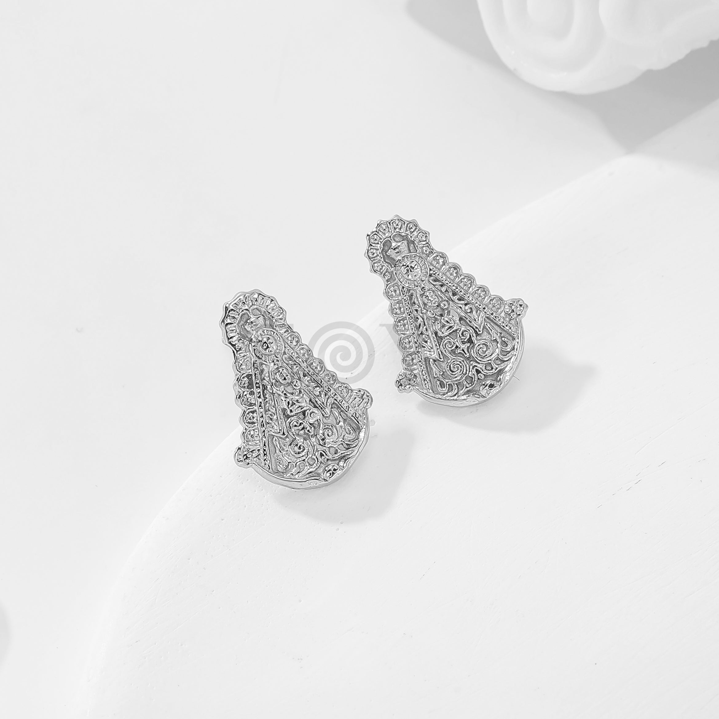 Pendientes de virgenes