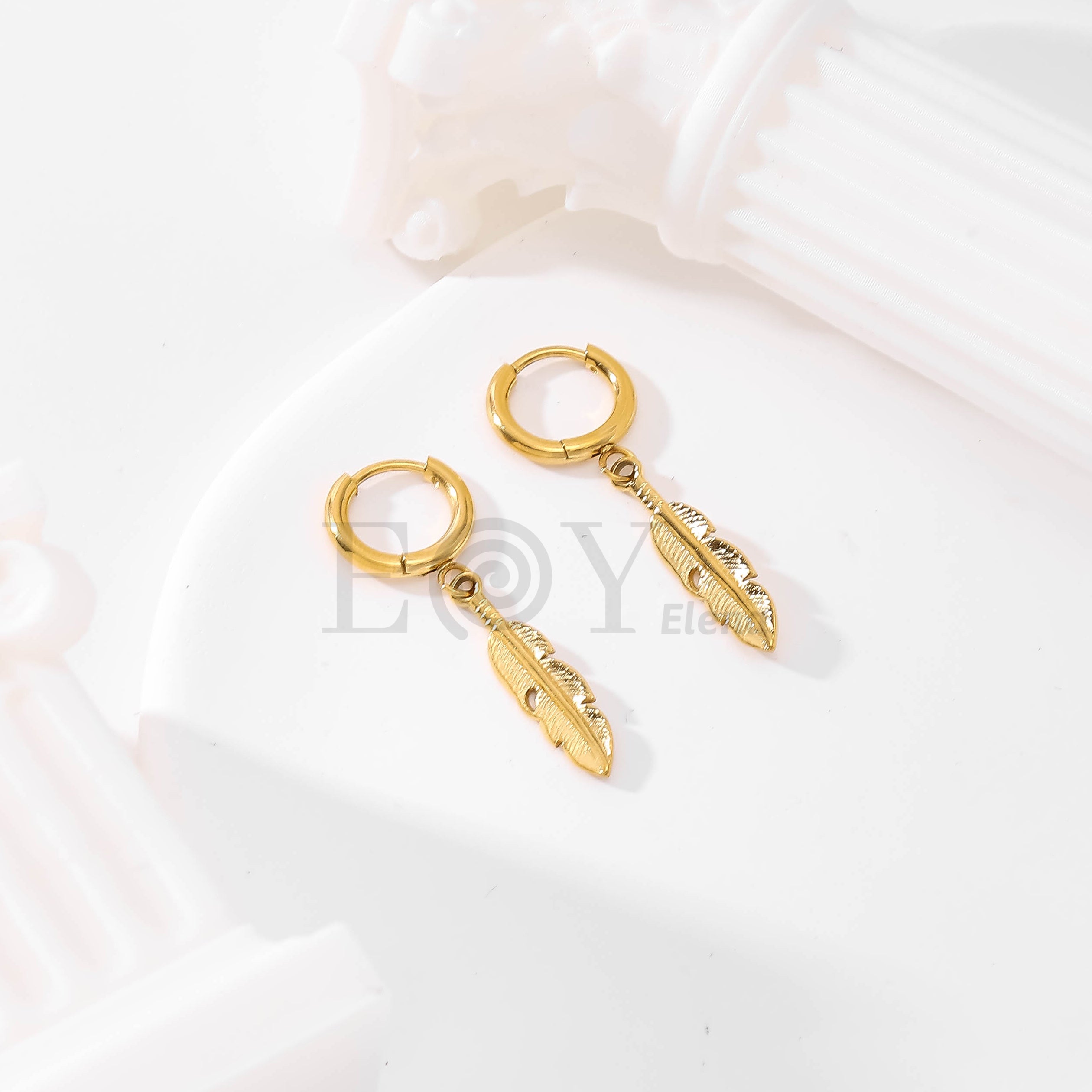Pendientes de aro con pluma