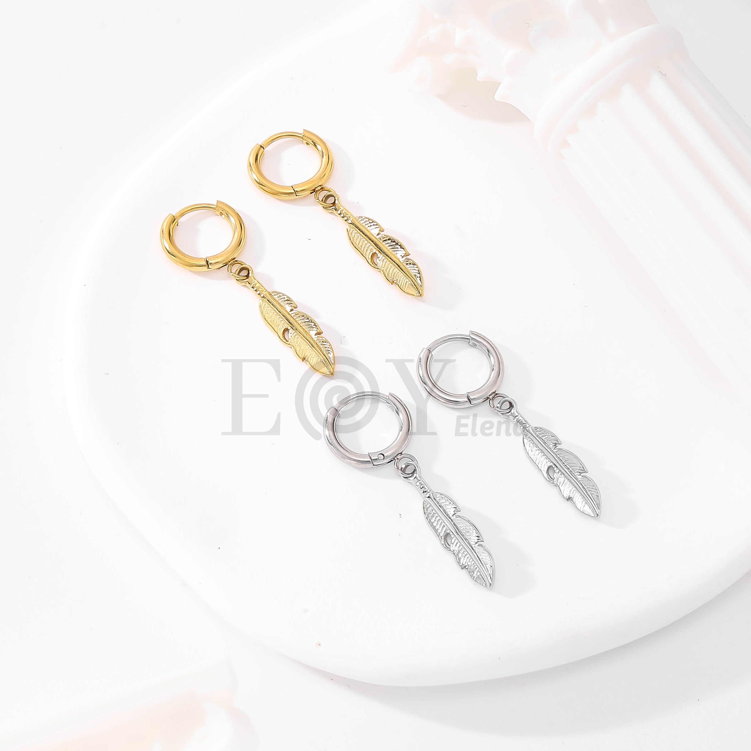 Pendientes de aro con pluma