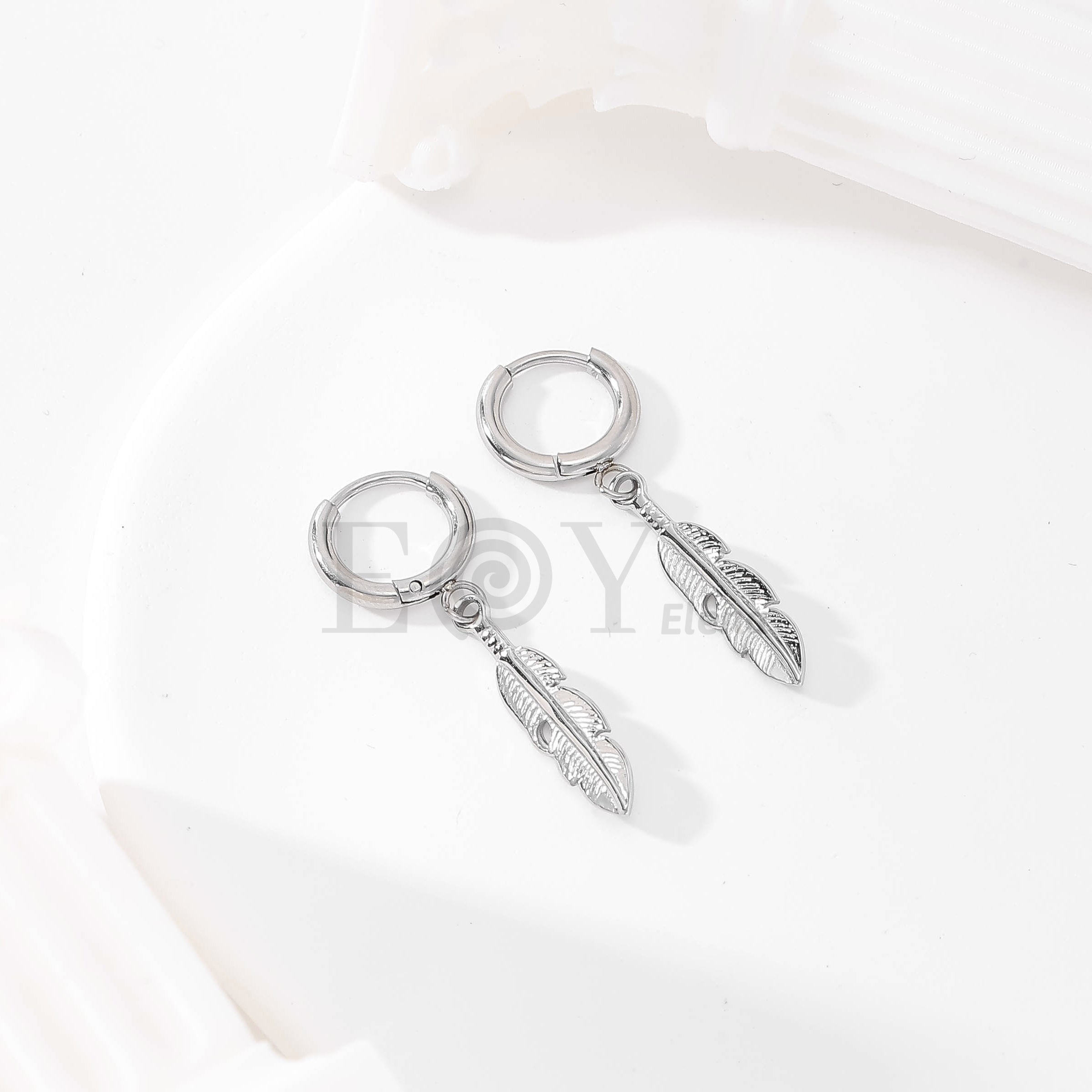Pendientes de aro con pluma