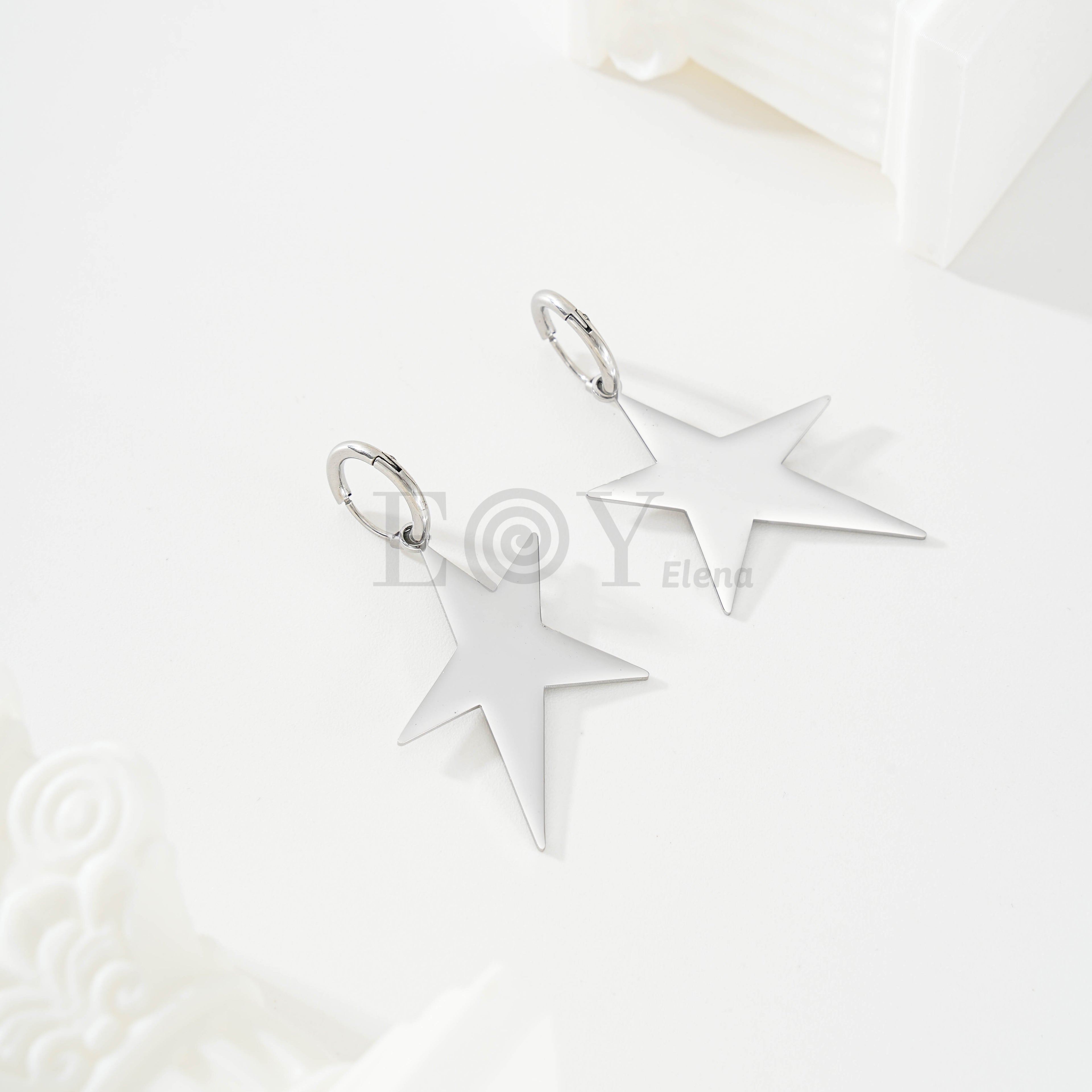Pendientes de aro con estrella