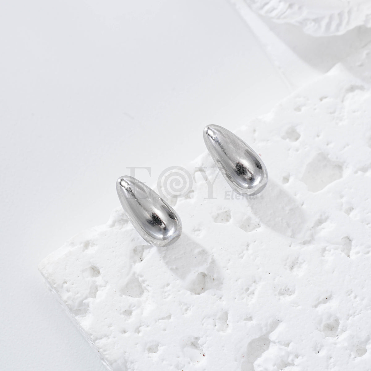 Pendientes gota pequeños acero