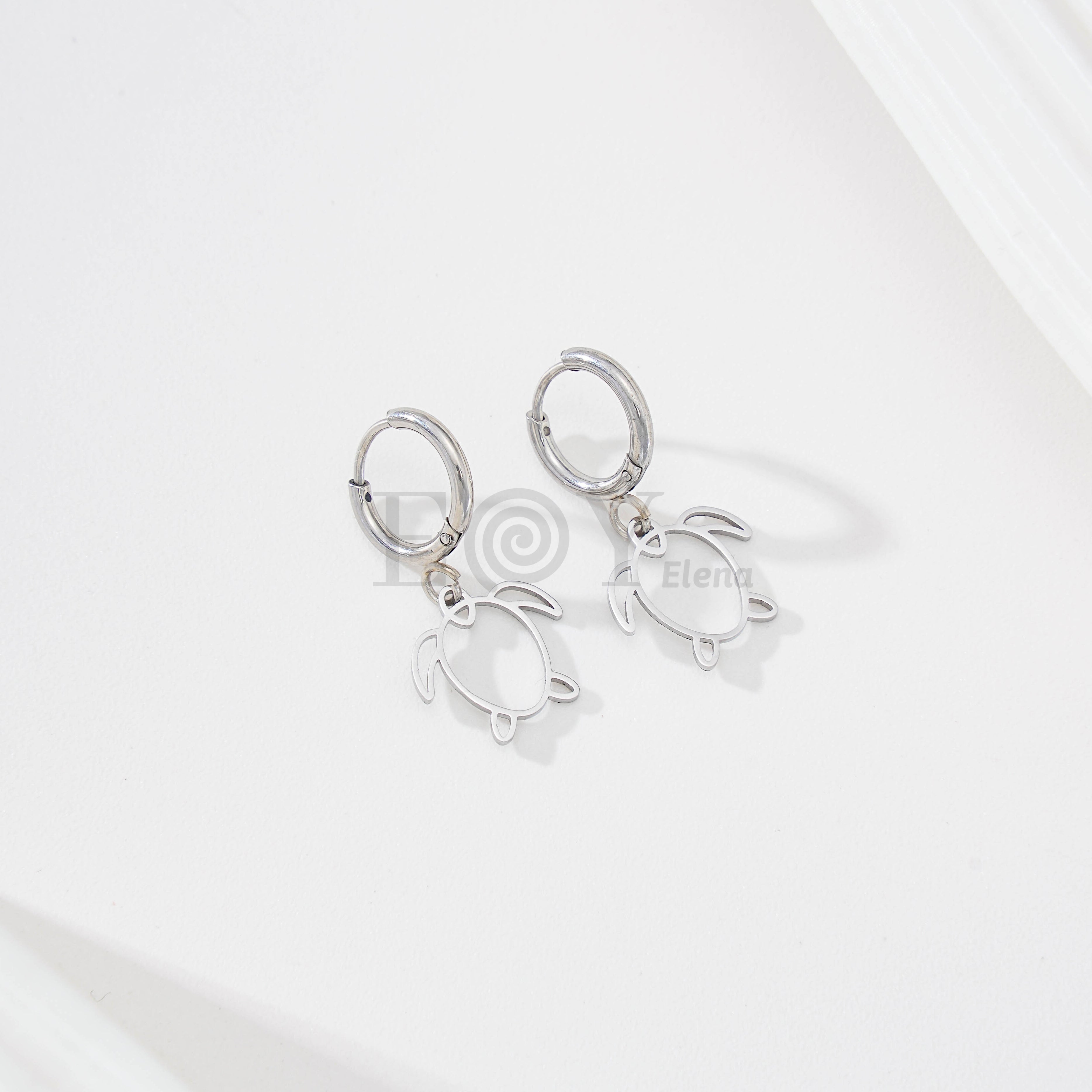 Pendientes de aro con tortuga