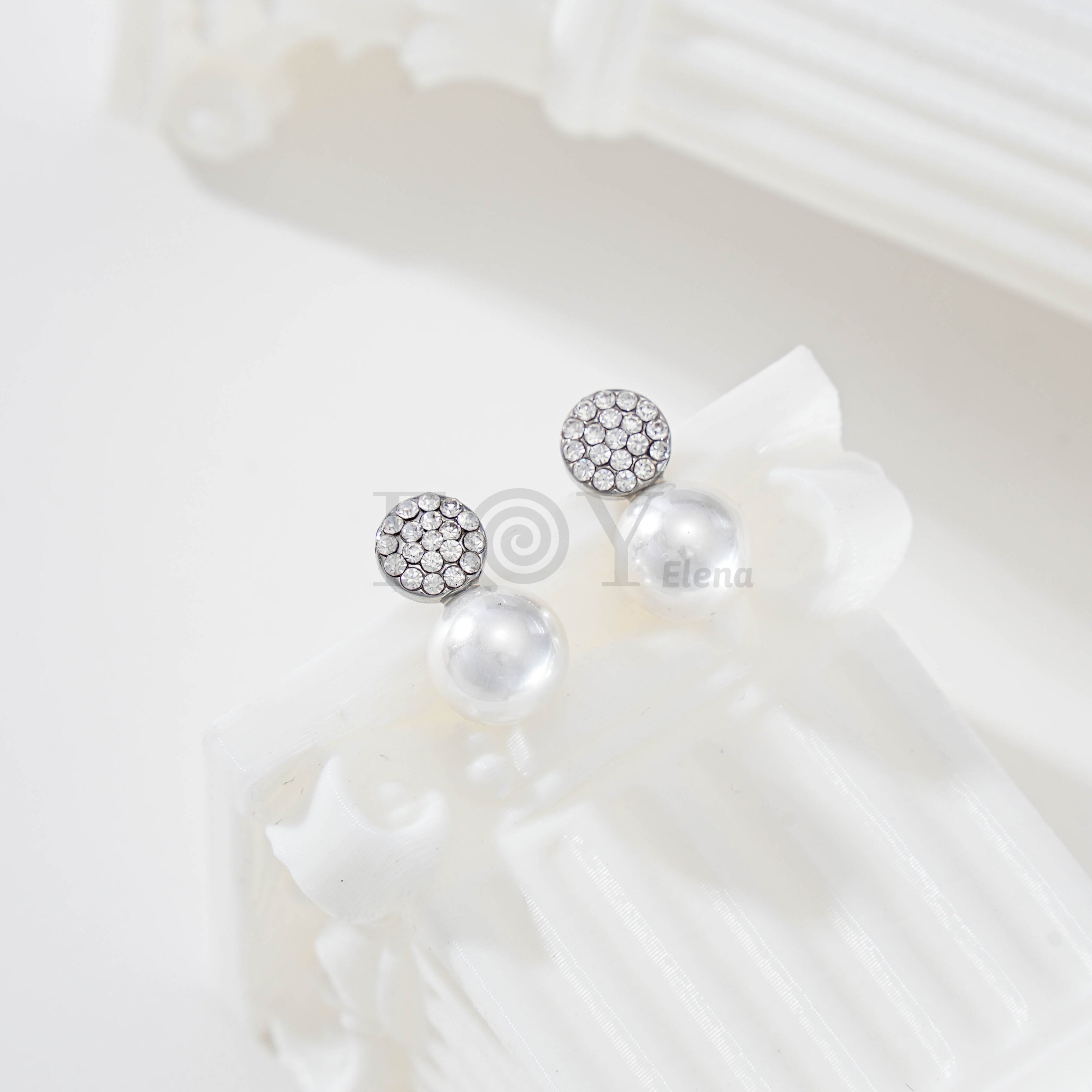 Pendientes círculo con circonitas y perla
