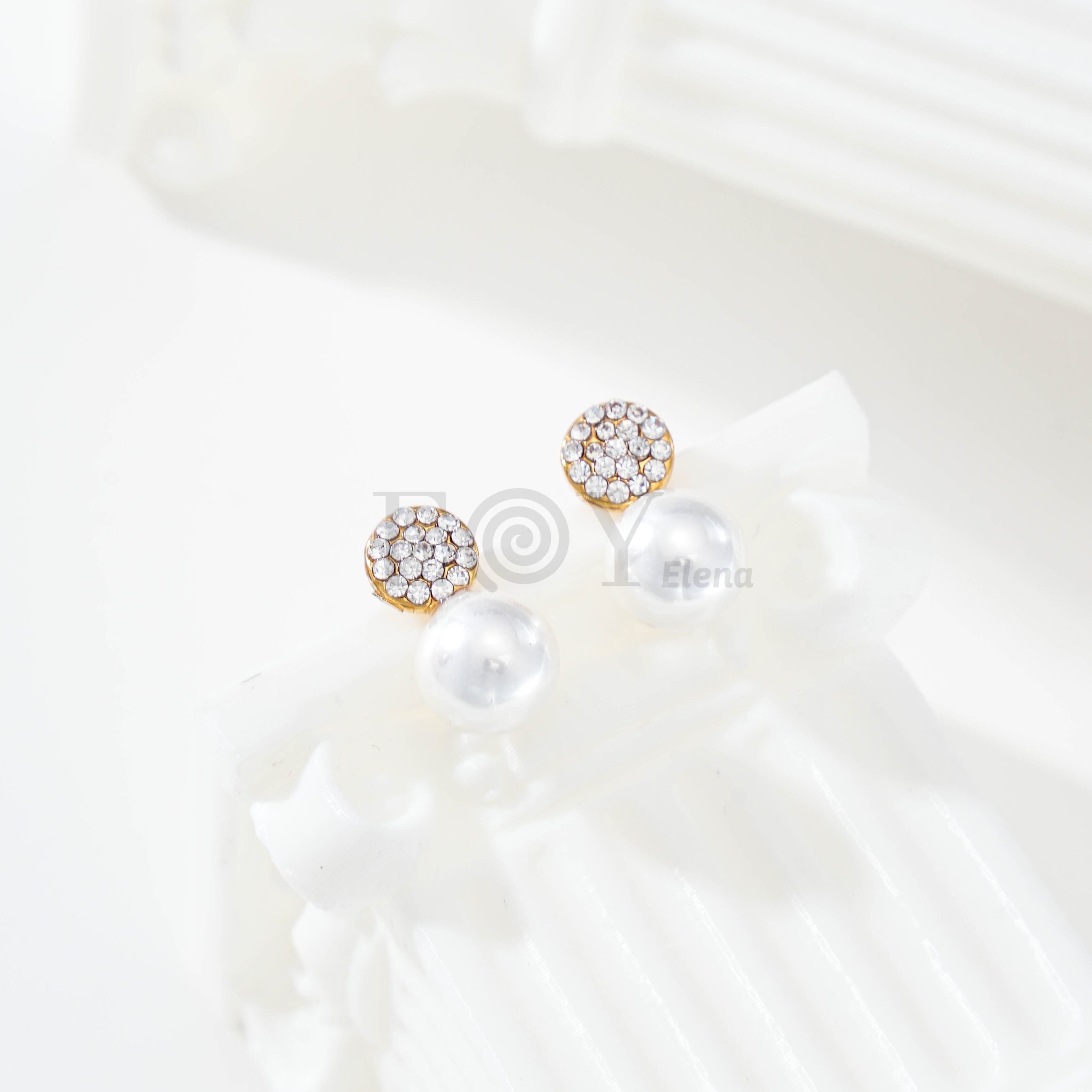 Pendientes círculo con circonitas y perla