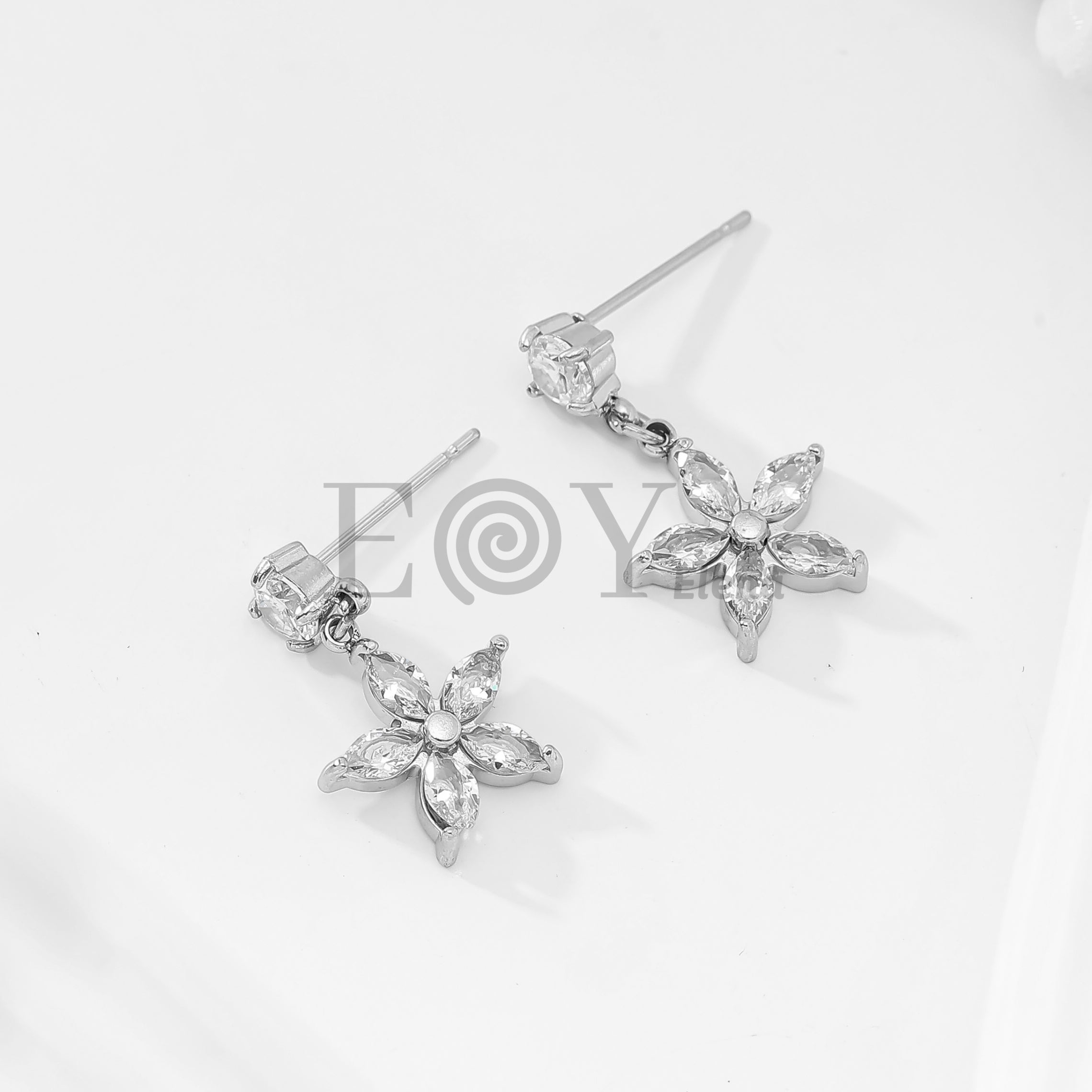 Pendientes de circonita y flor