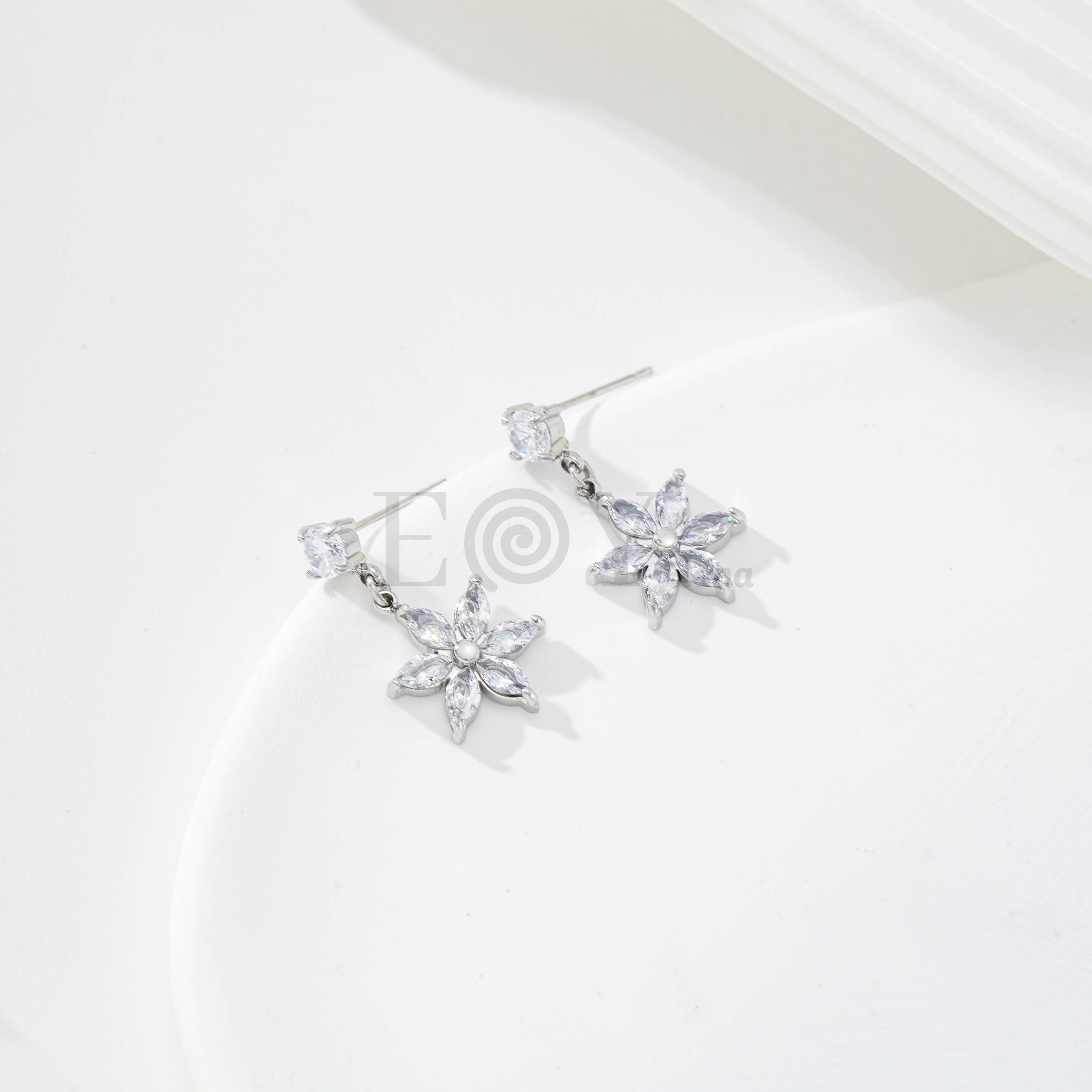 Pendientes circonita y flor