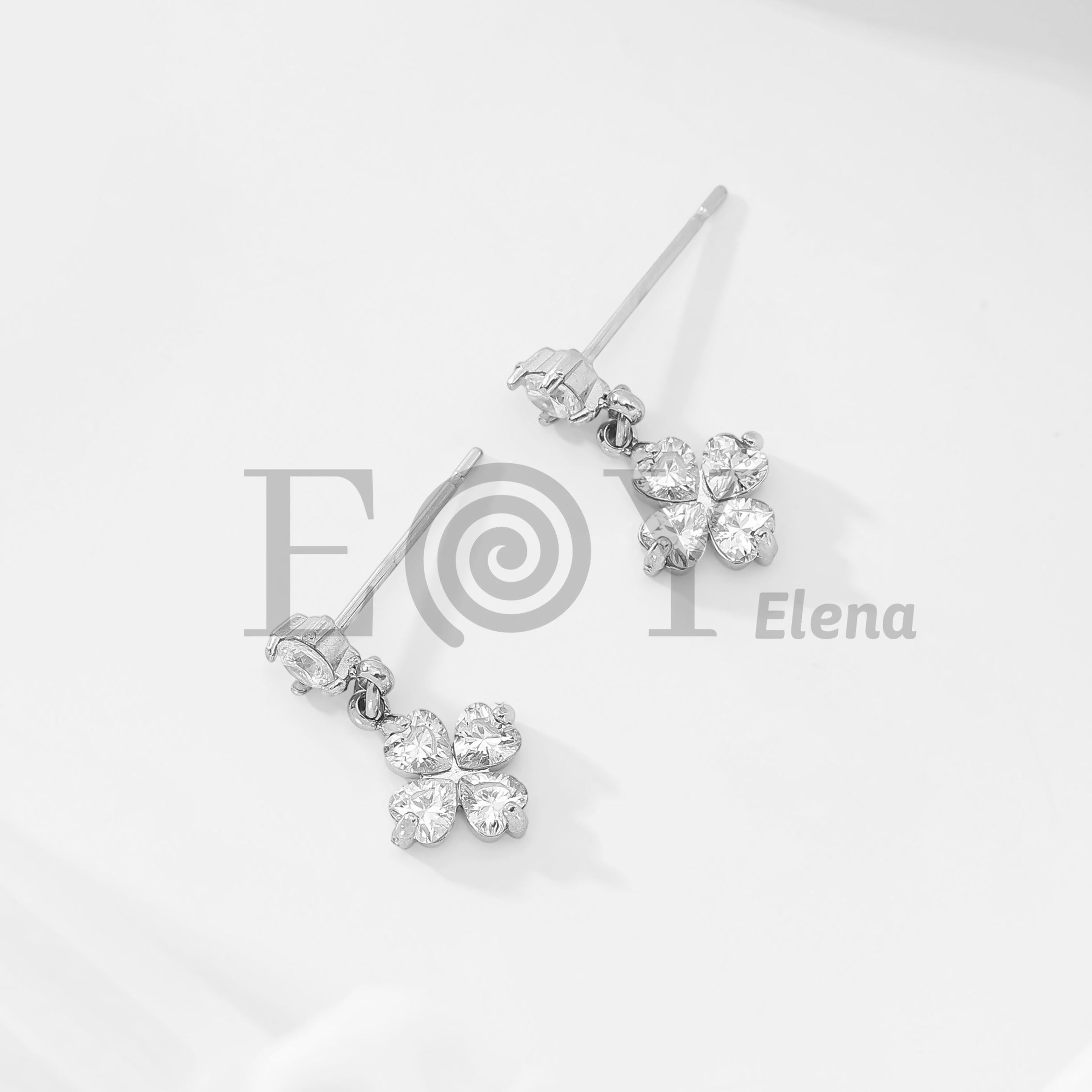 Pendiente circonita y flor