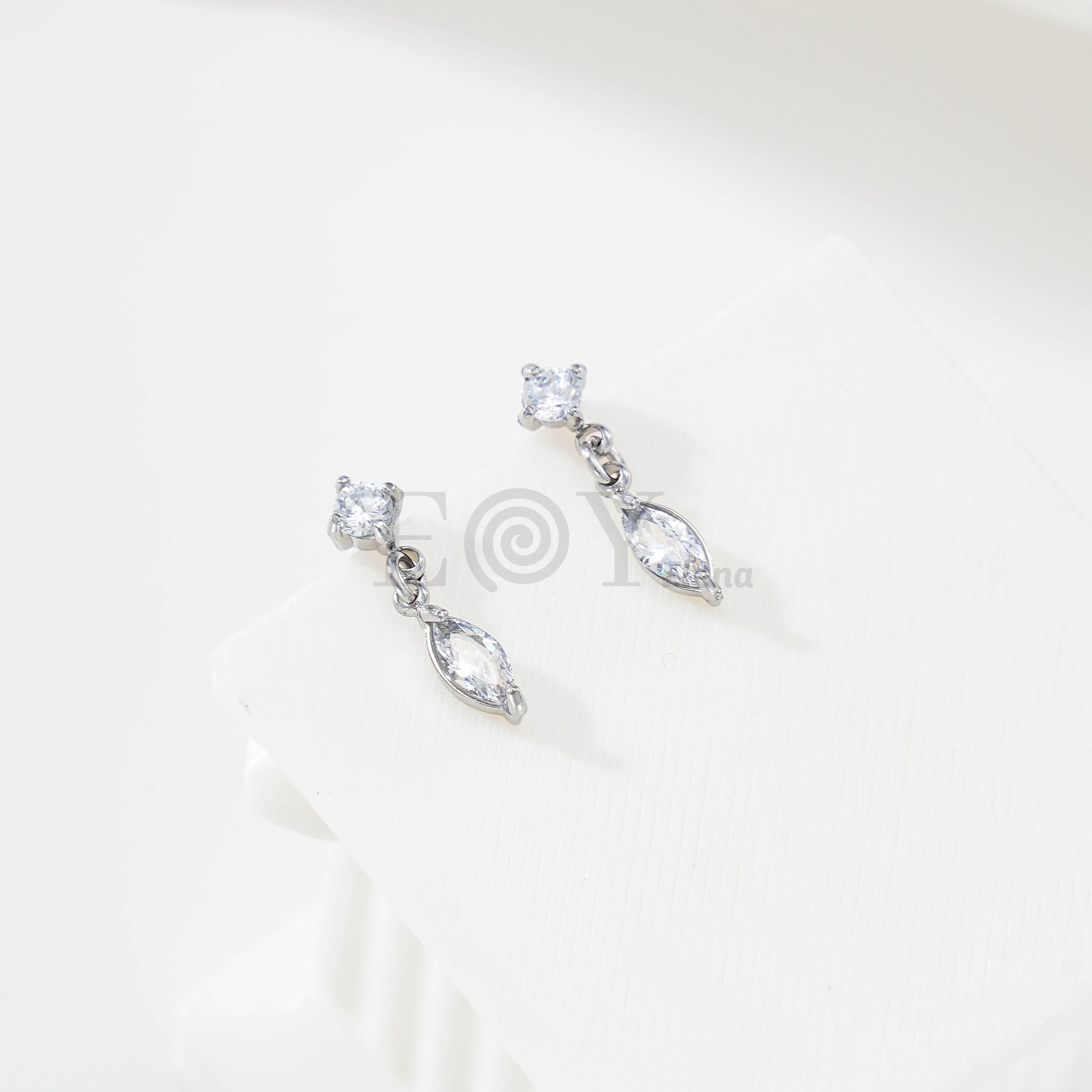 Pendientes de doble circonita