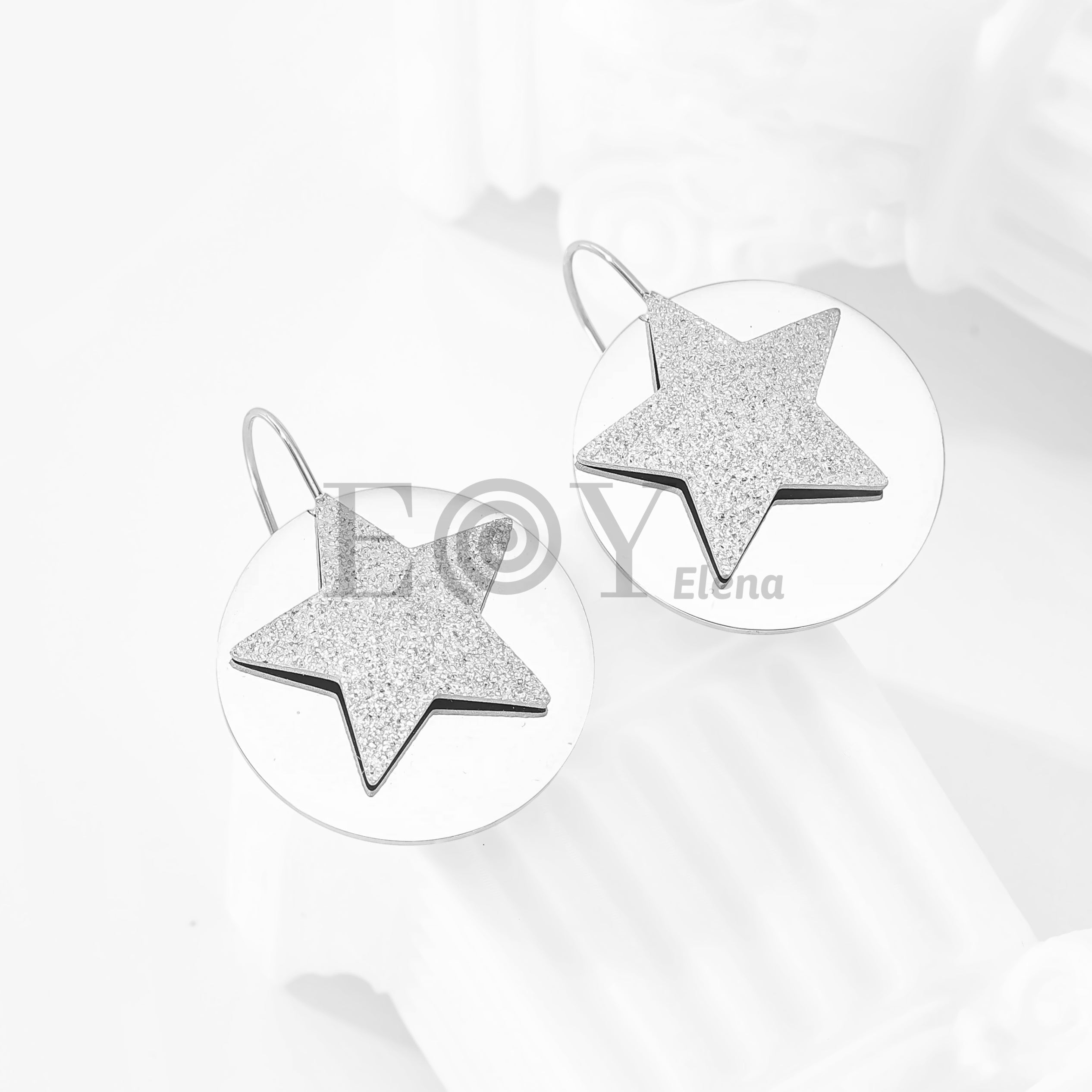 Pendientes estrella brillo sobre chapa