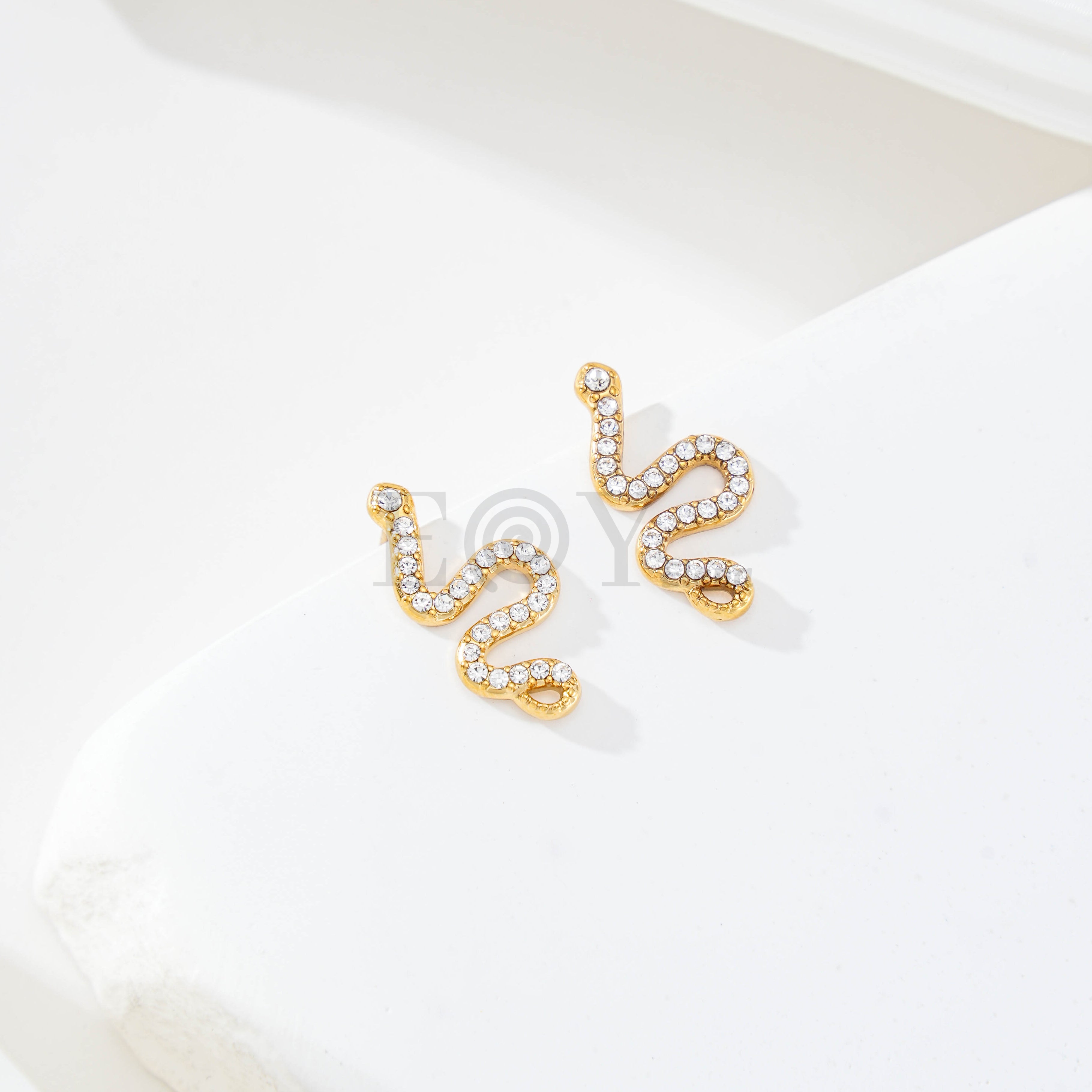 Pendientes serpiente con circonitas
