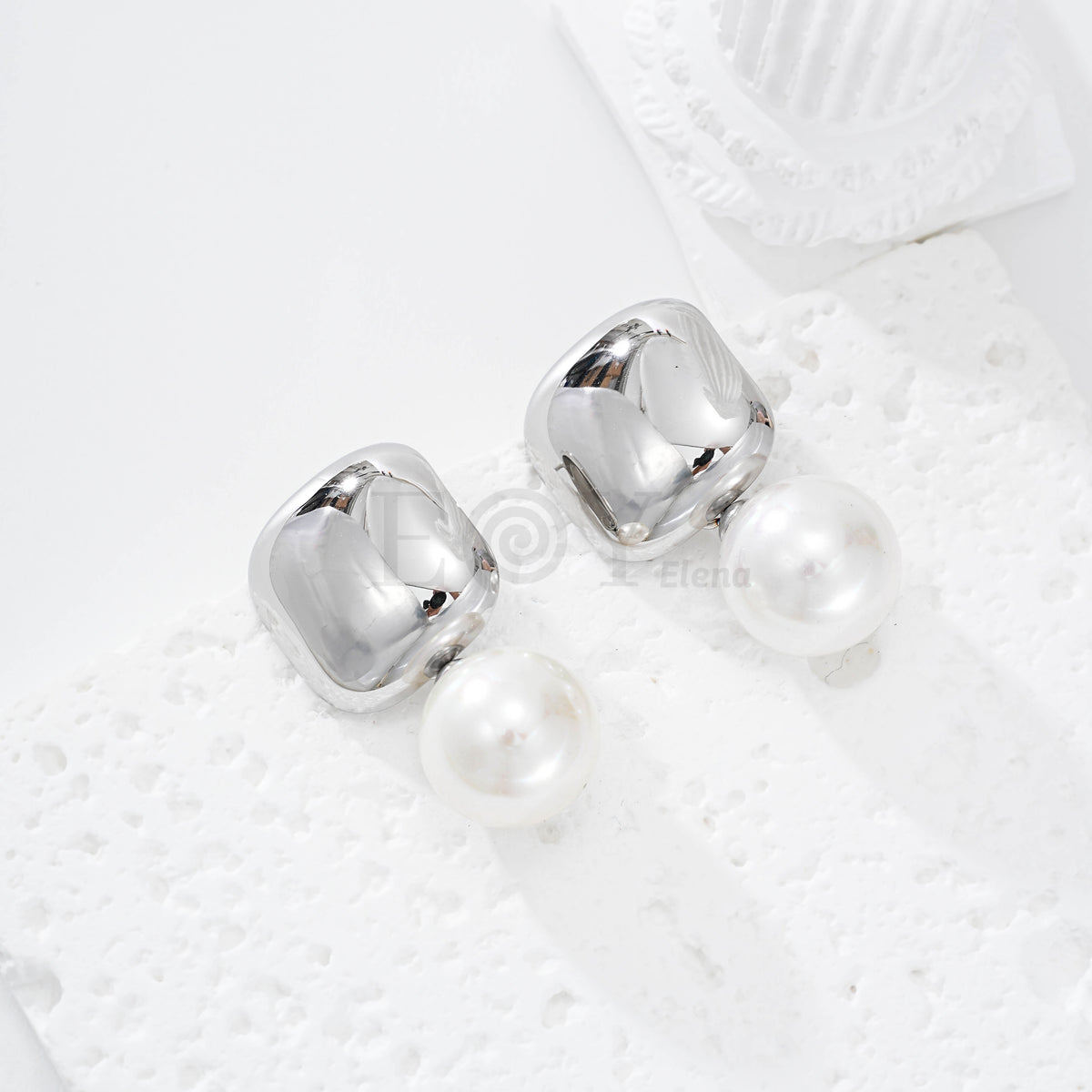 Pendientes con chapa cuadrada y perla acero