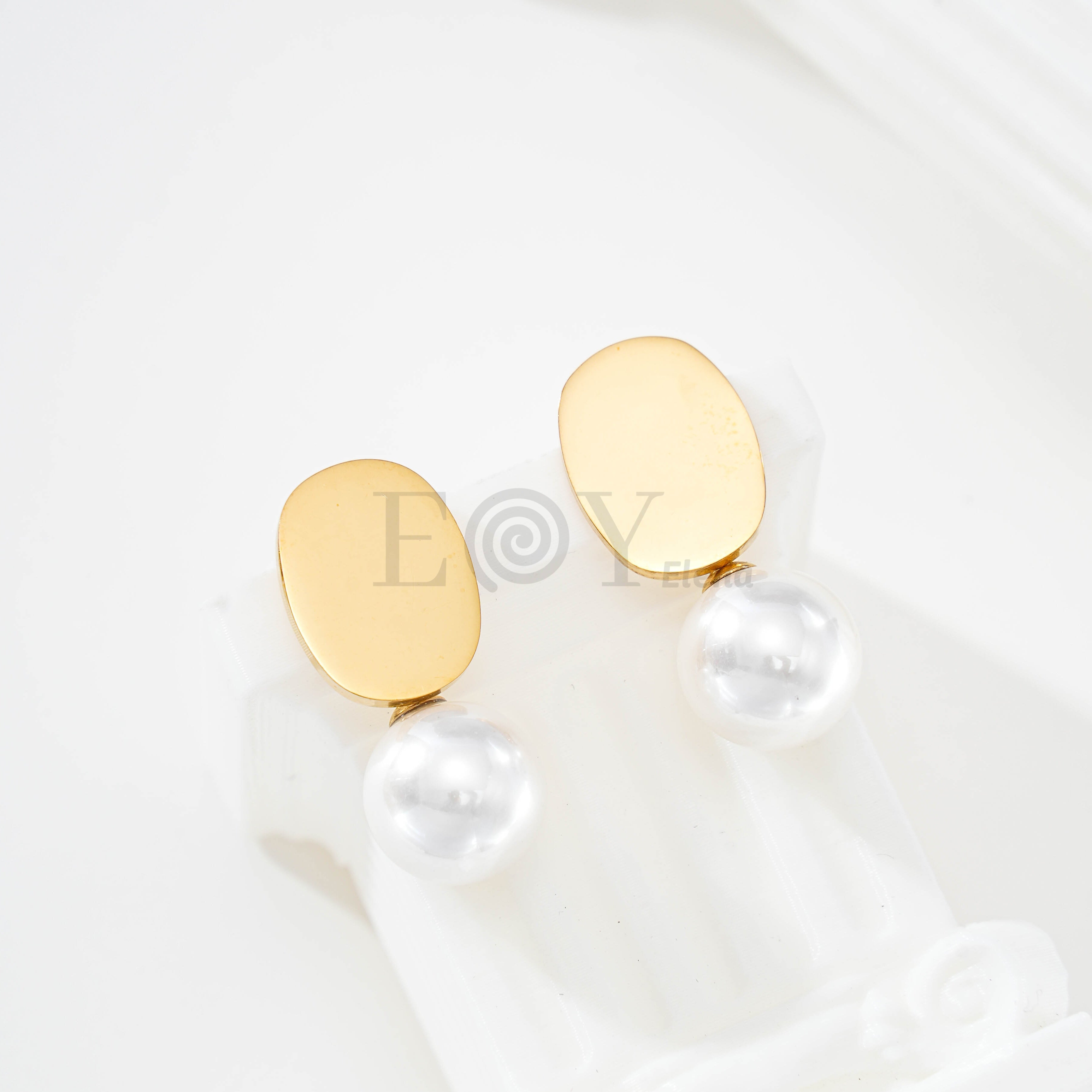 Pendientes chapa ovalada con perla