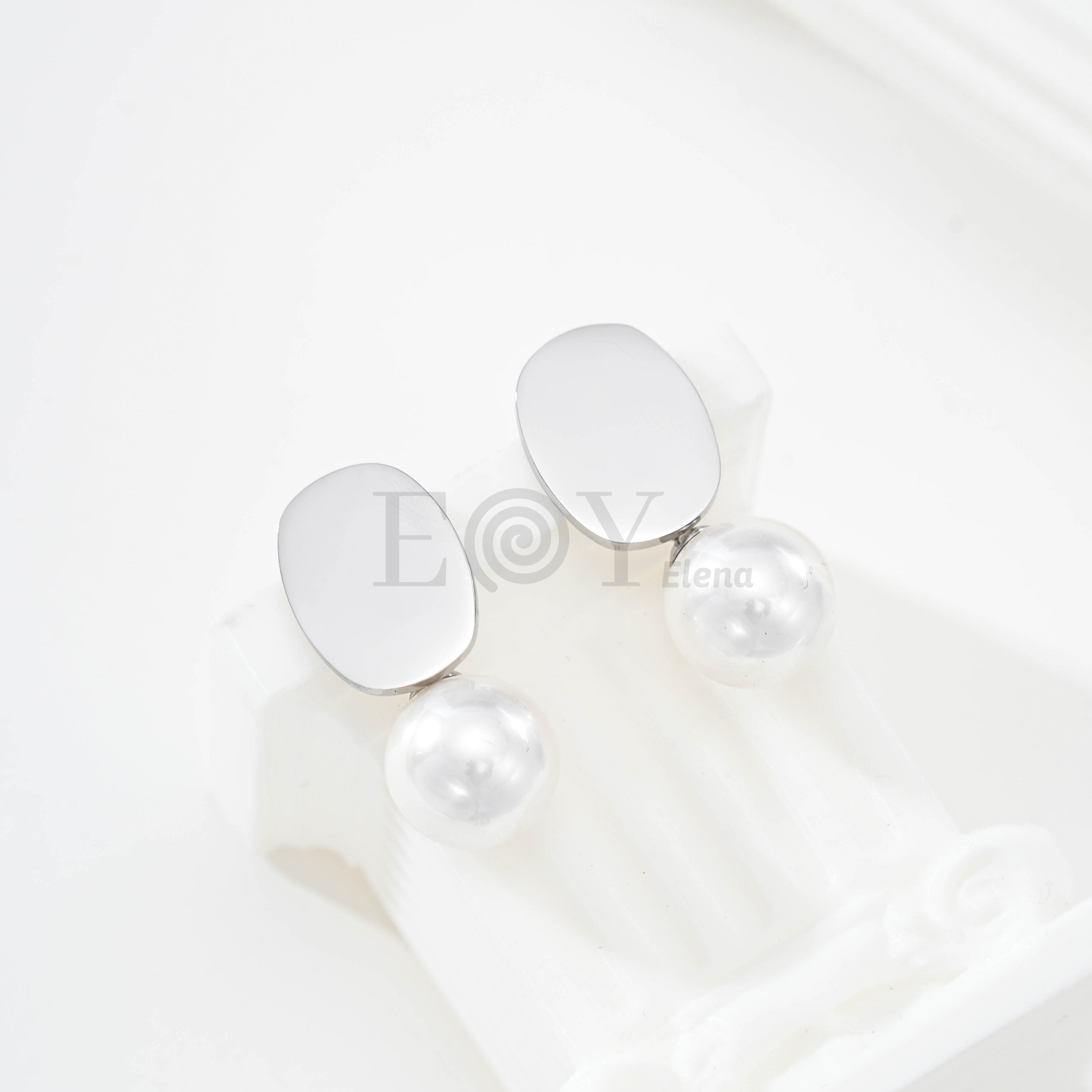 Pendientes chapa ovalada con perla