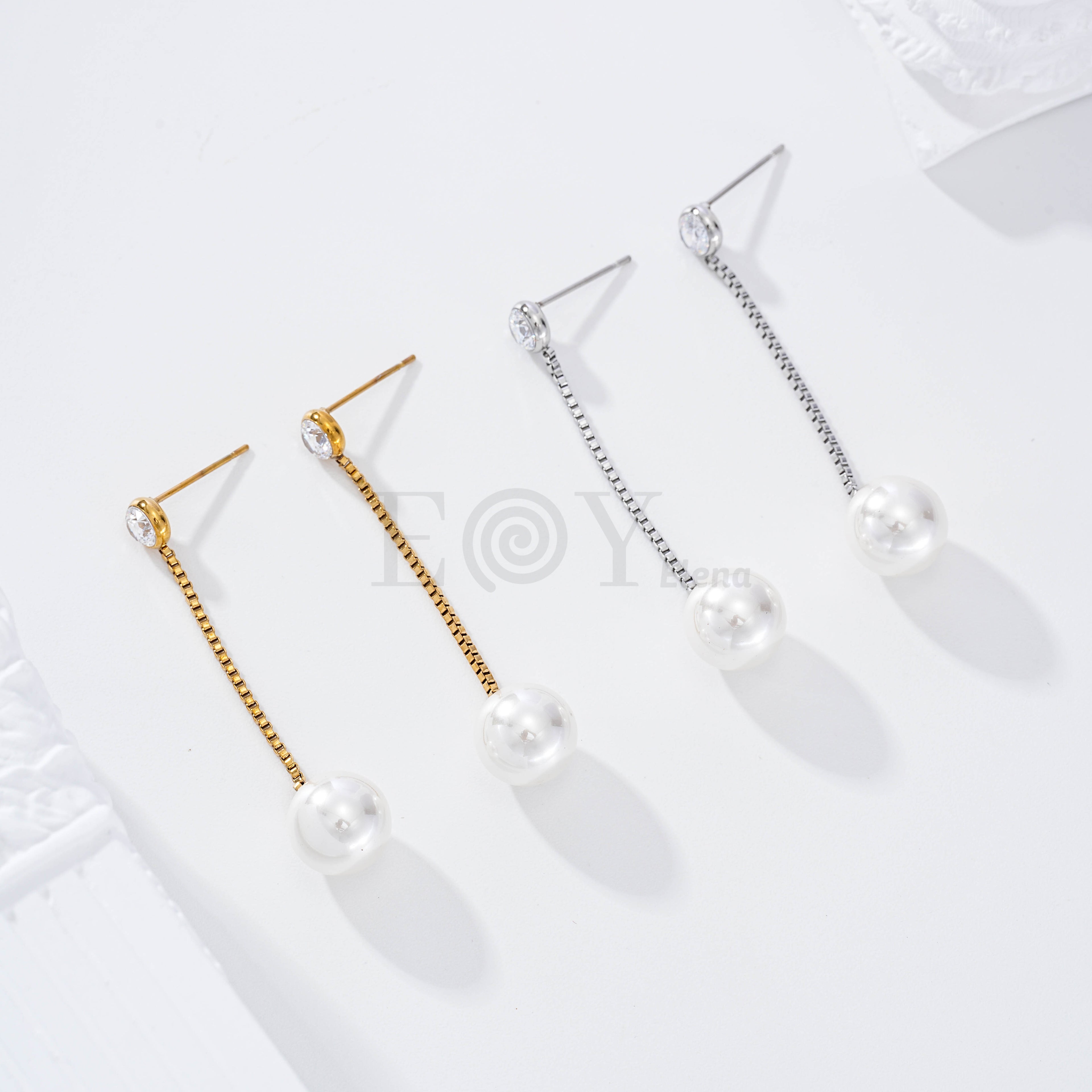 Pendientes circonita redonda con perla colgando