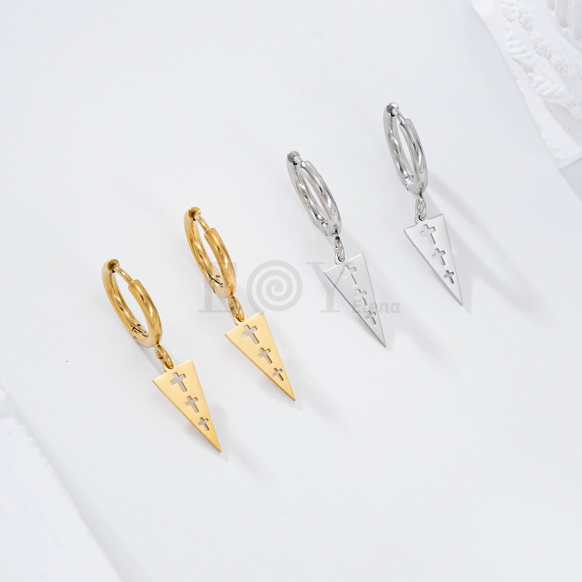Pendientes de aro con cruces triángulo acero
