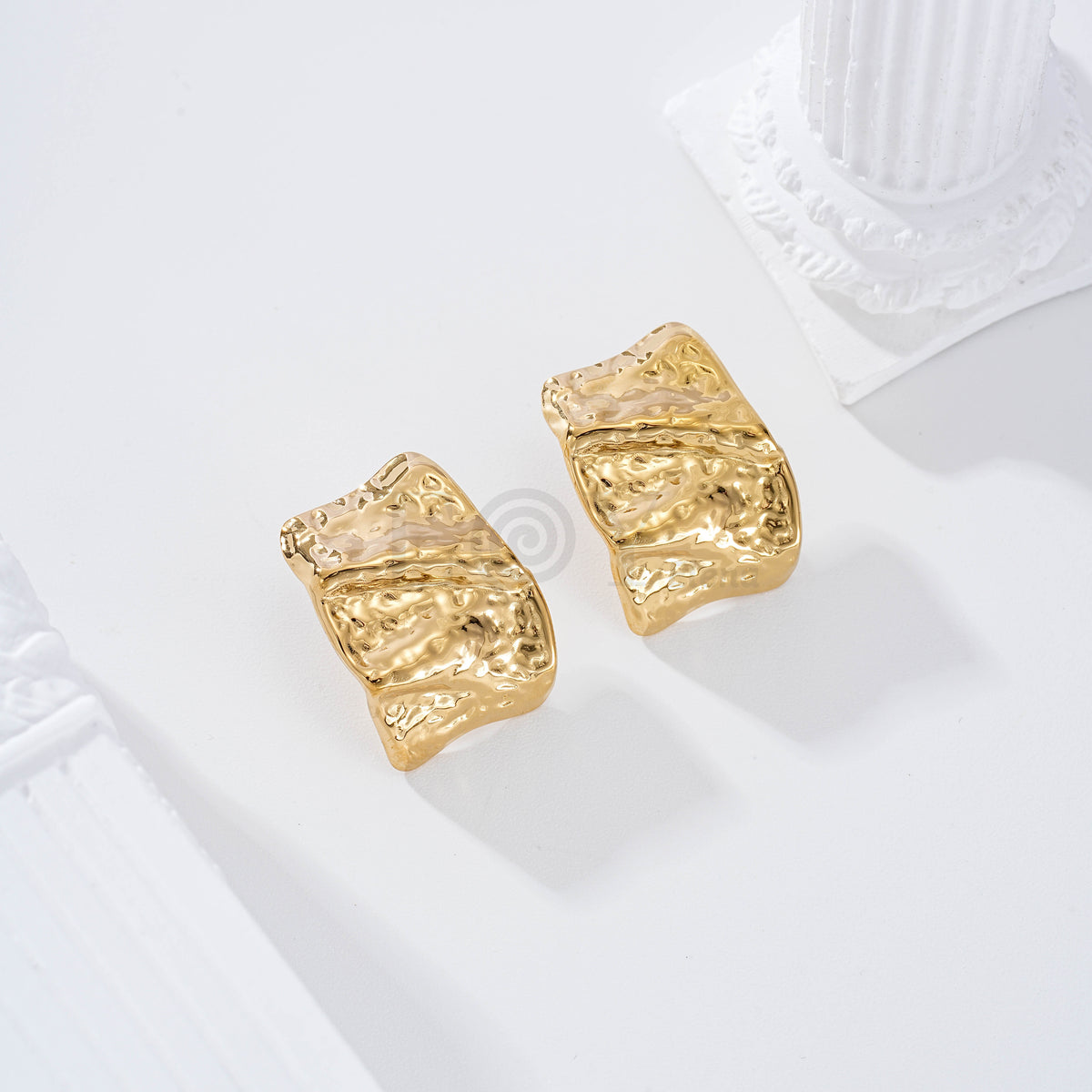 Pendientes detalle dorado acero