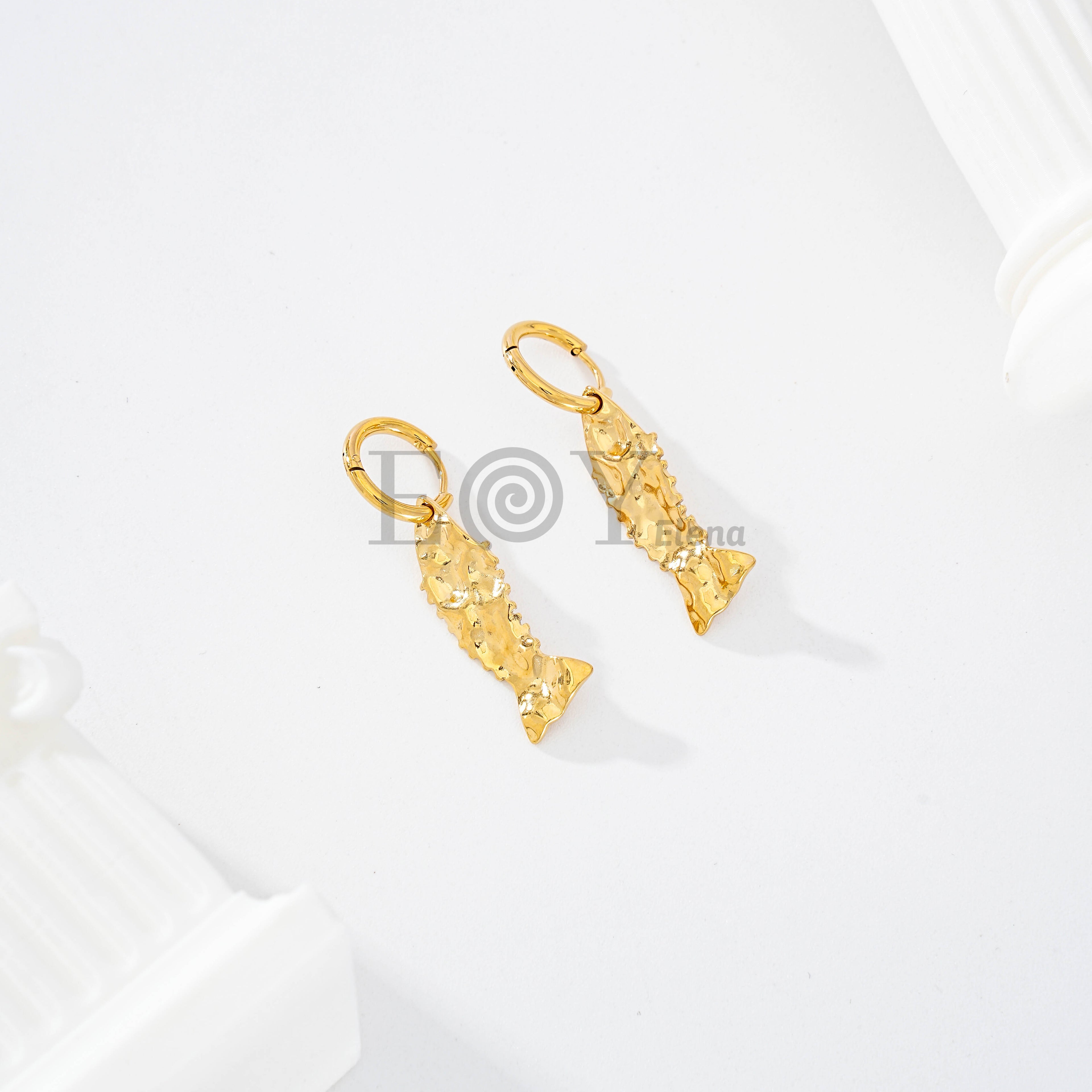 Pendientes de aro pez relieve