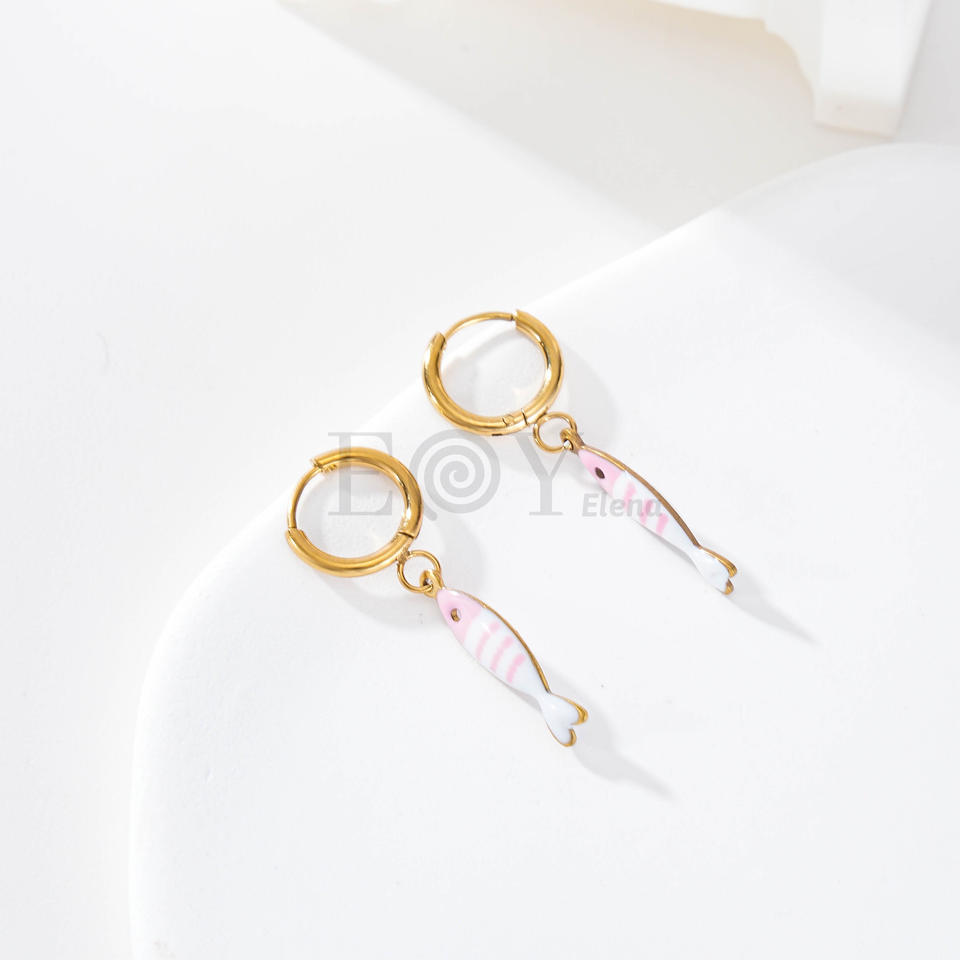 Pendientes de aro con pez color