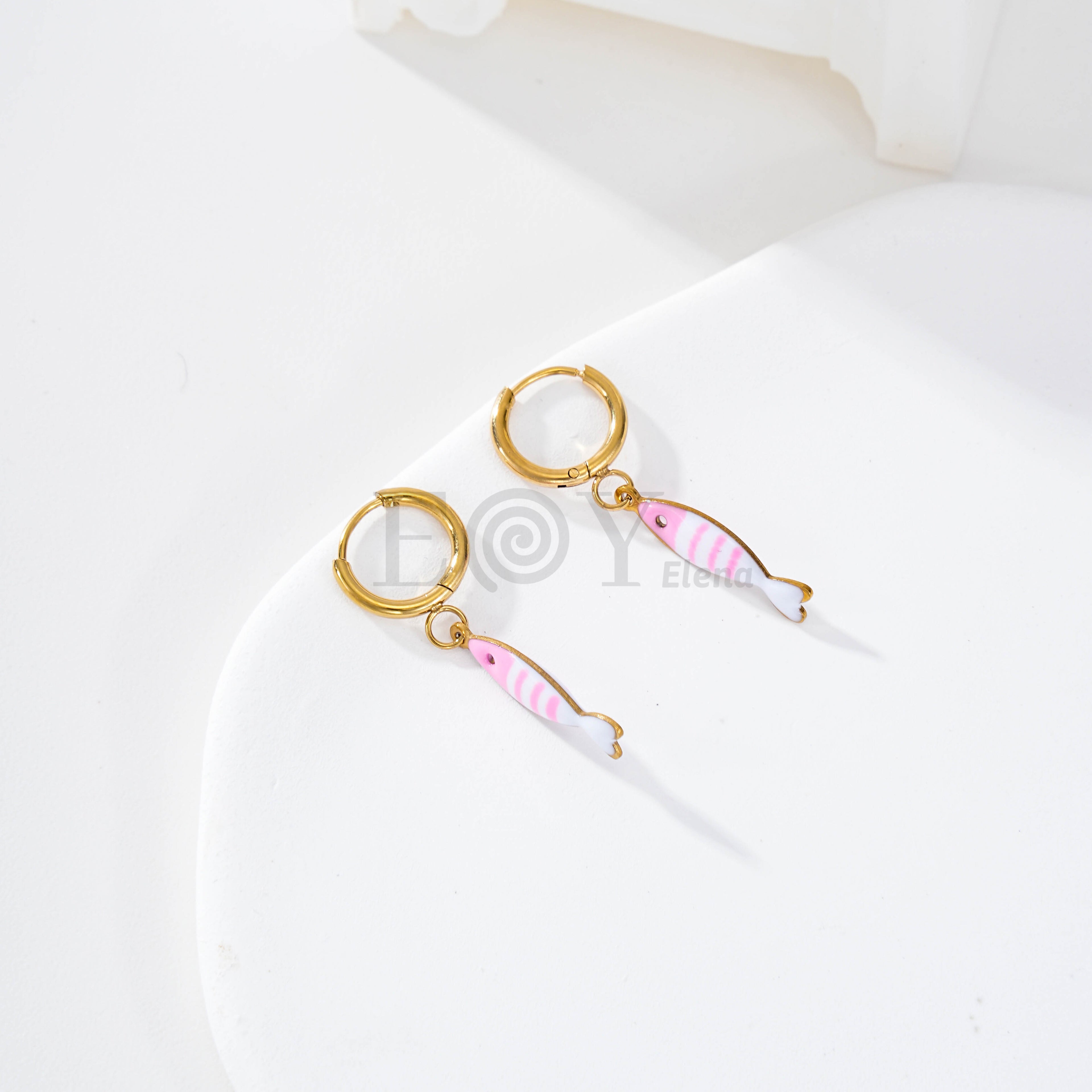 Pendientes de aro con pez color