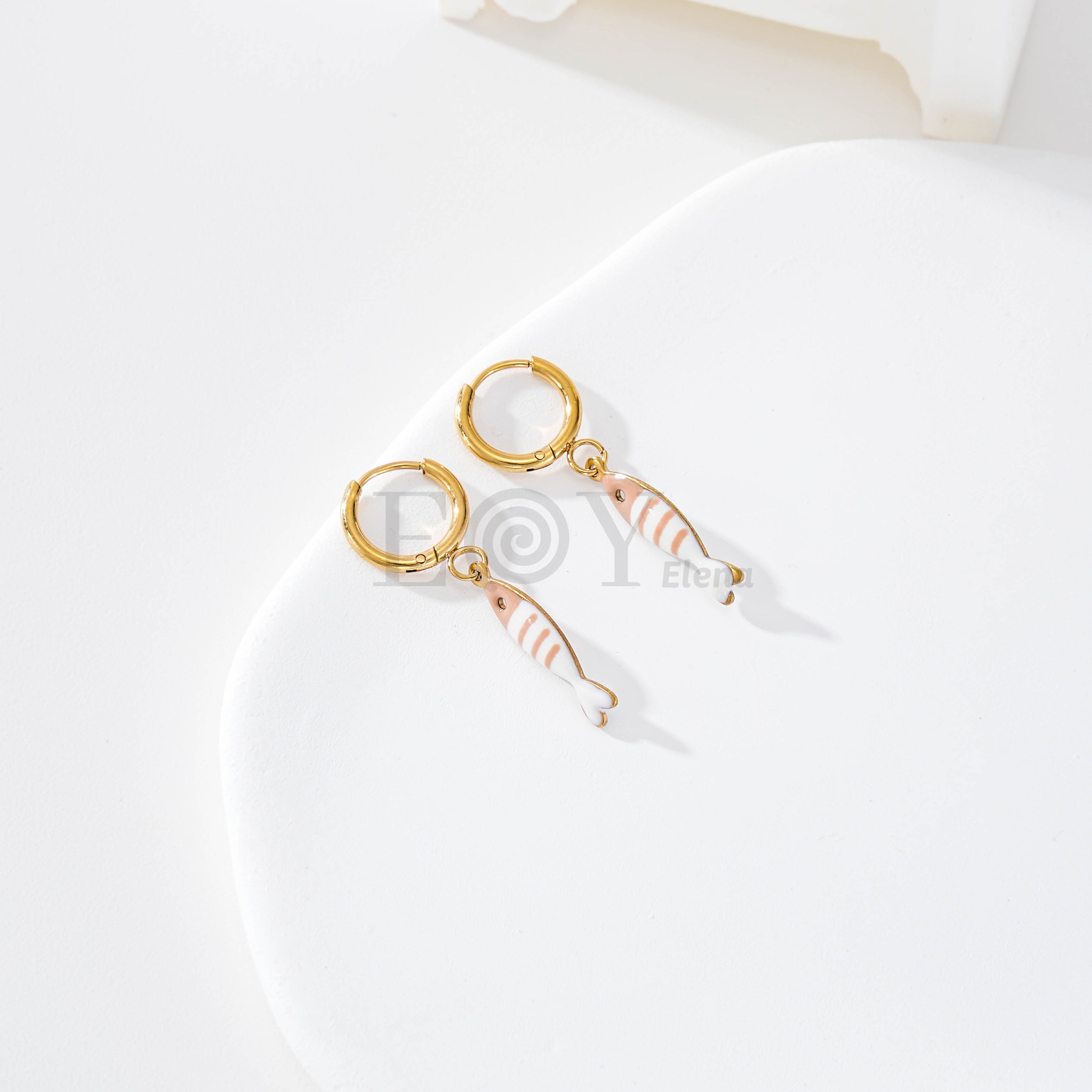Pendientes de aro con pez color