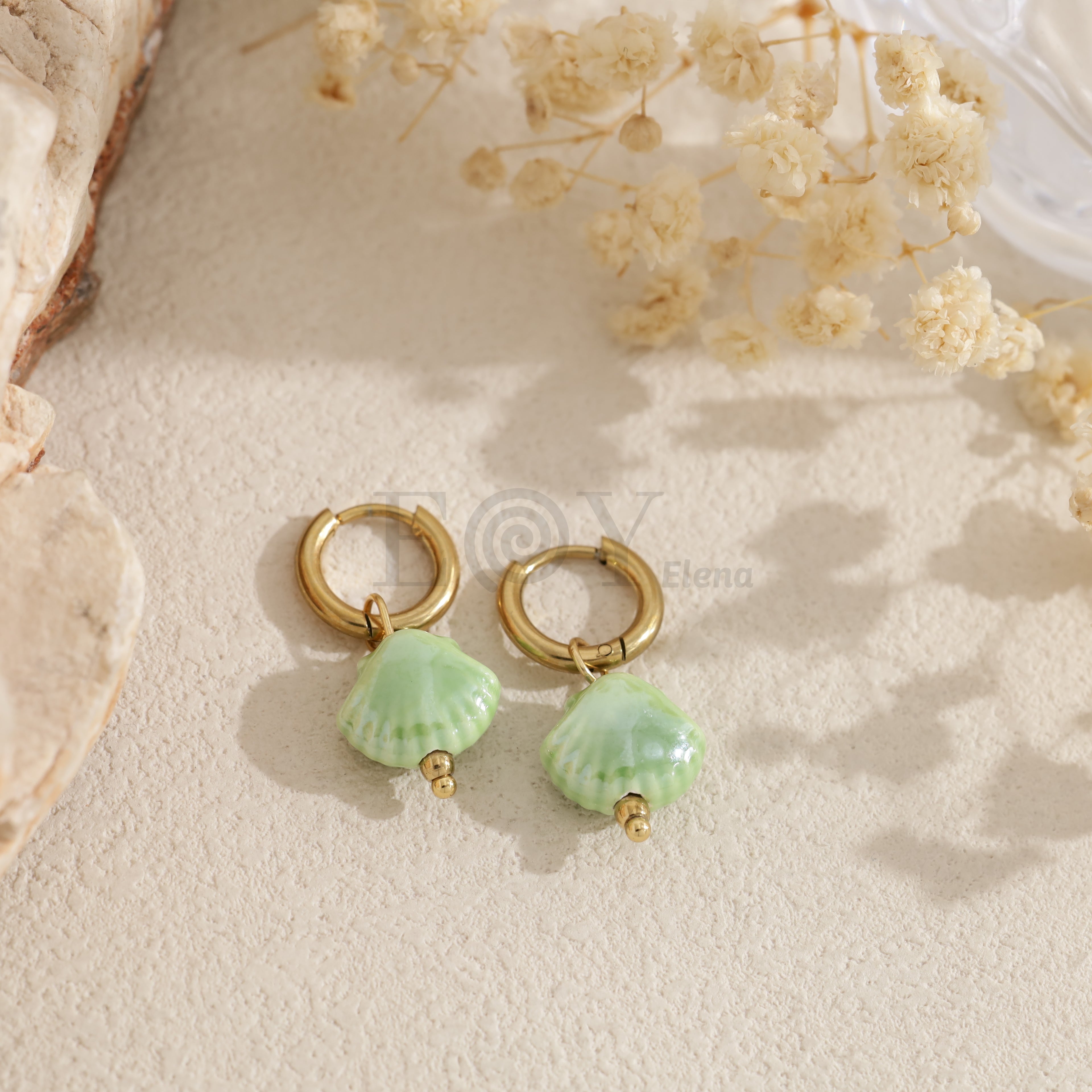 Pendientes de aro con concha color