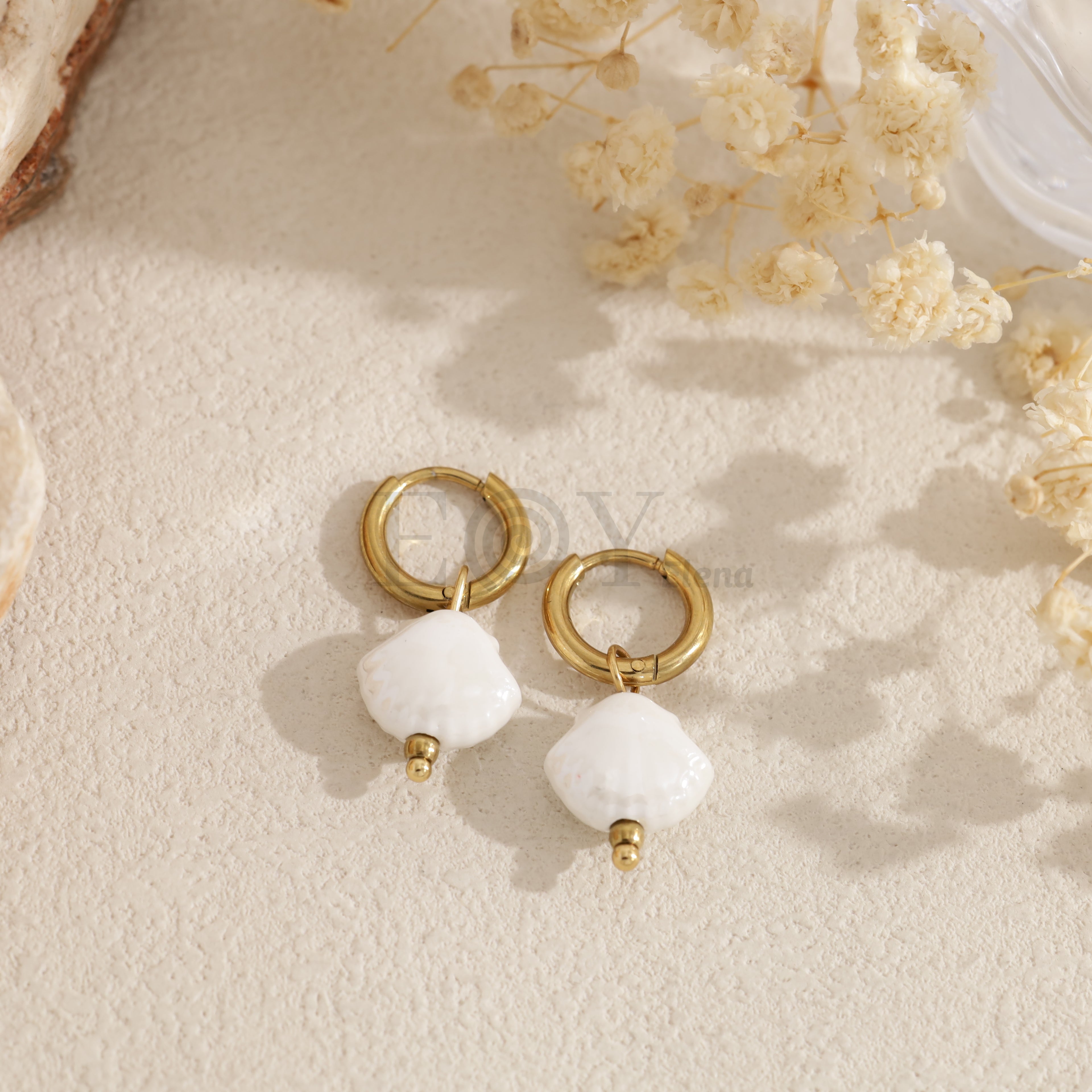 Pendientes de aro con concha color