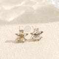 Pendientes de flor con piedras transparentes