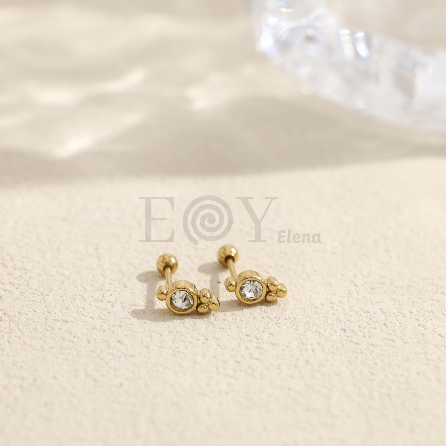 Pendientes pequeños con piedra central