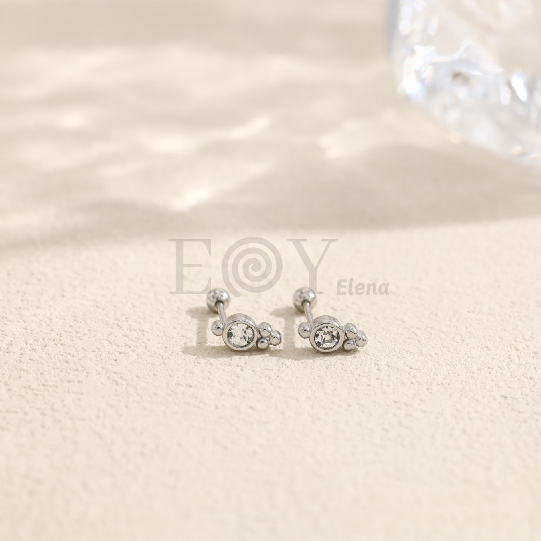 Pendientes pequeños con piedra central