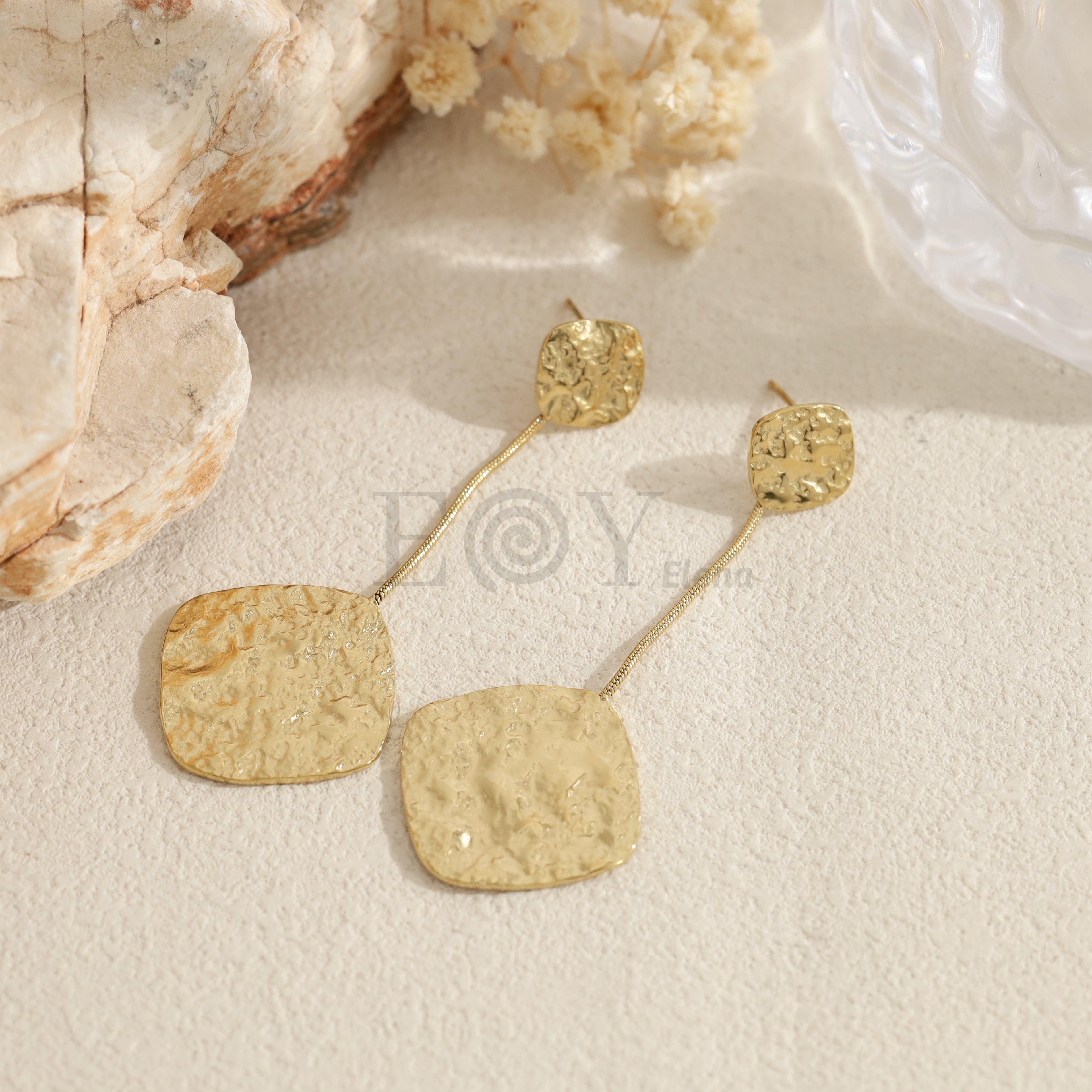 Pendientes largos con placas cuadradas