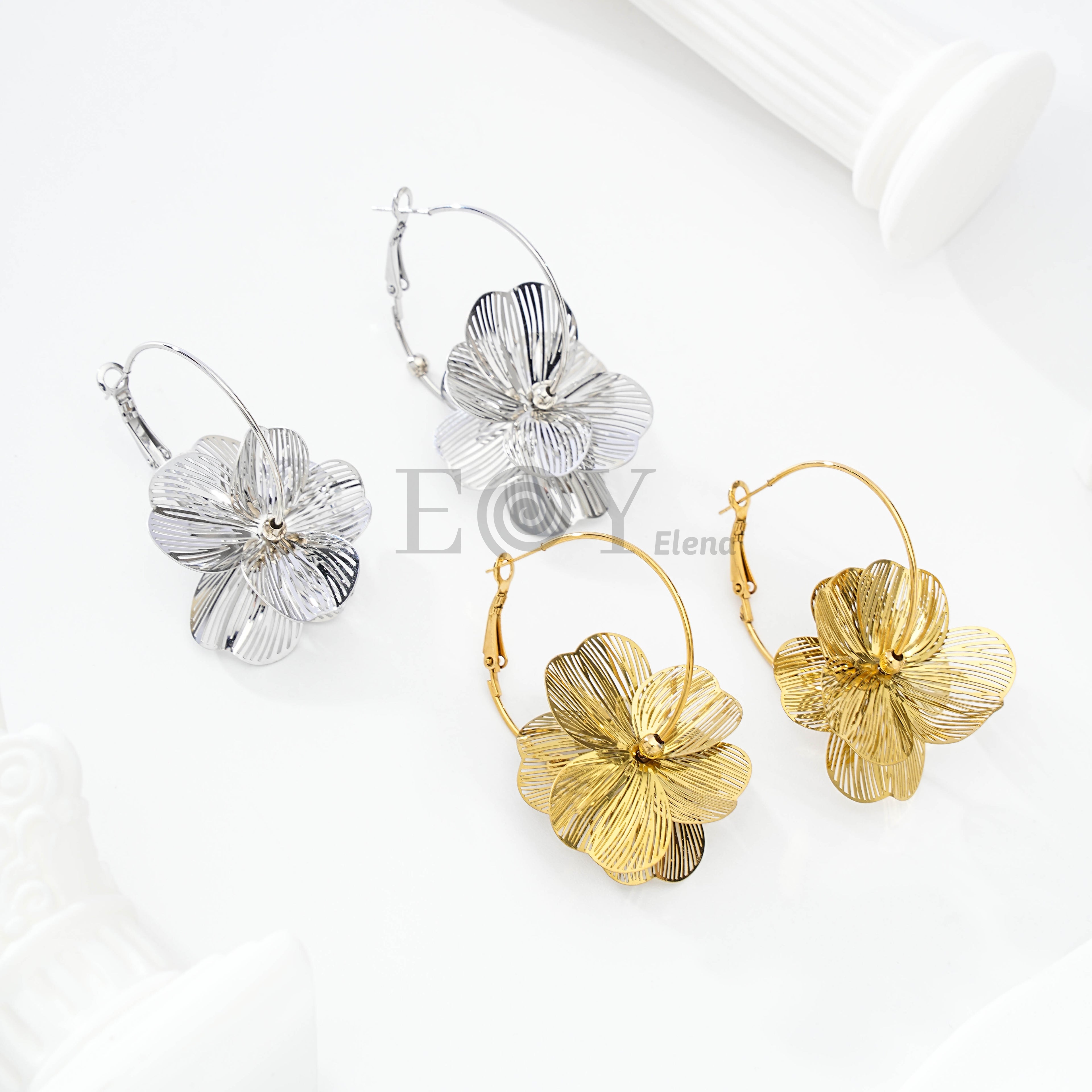 Pendientes Flor Texturizada de Aro