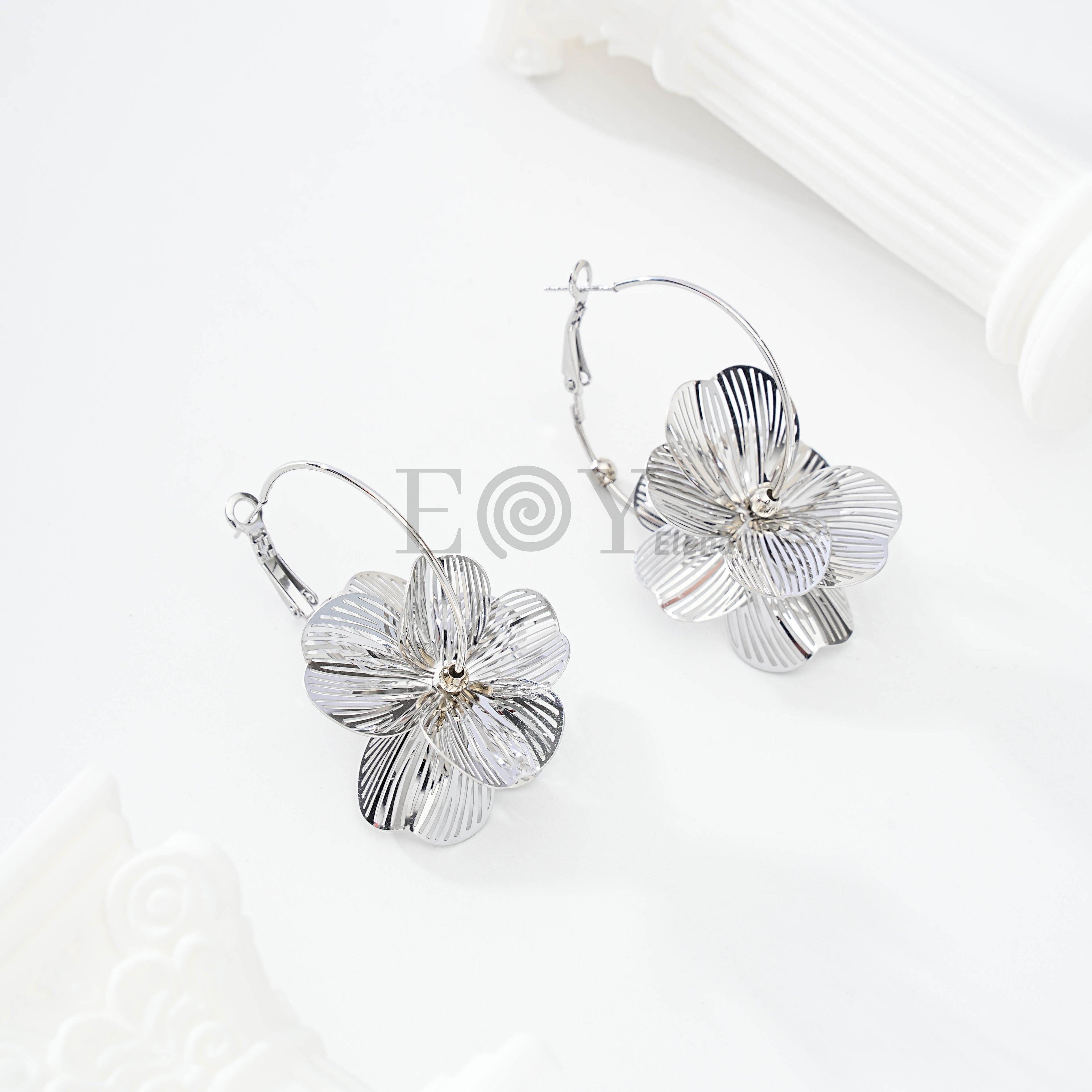 Pendientes Flor Texturizada de Aro
