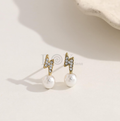 Pendientes rayo circonitas con perla