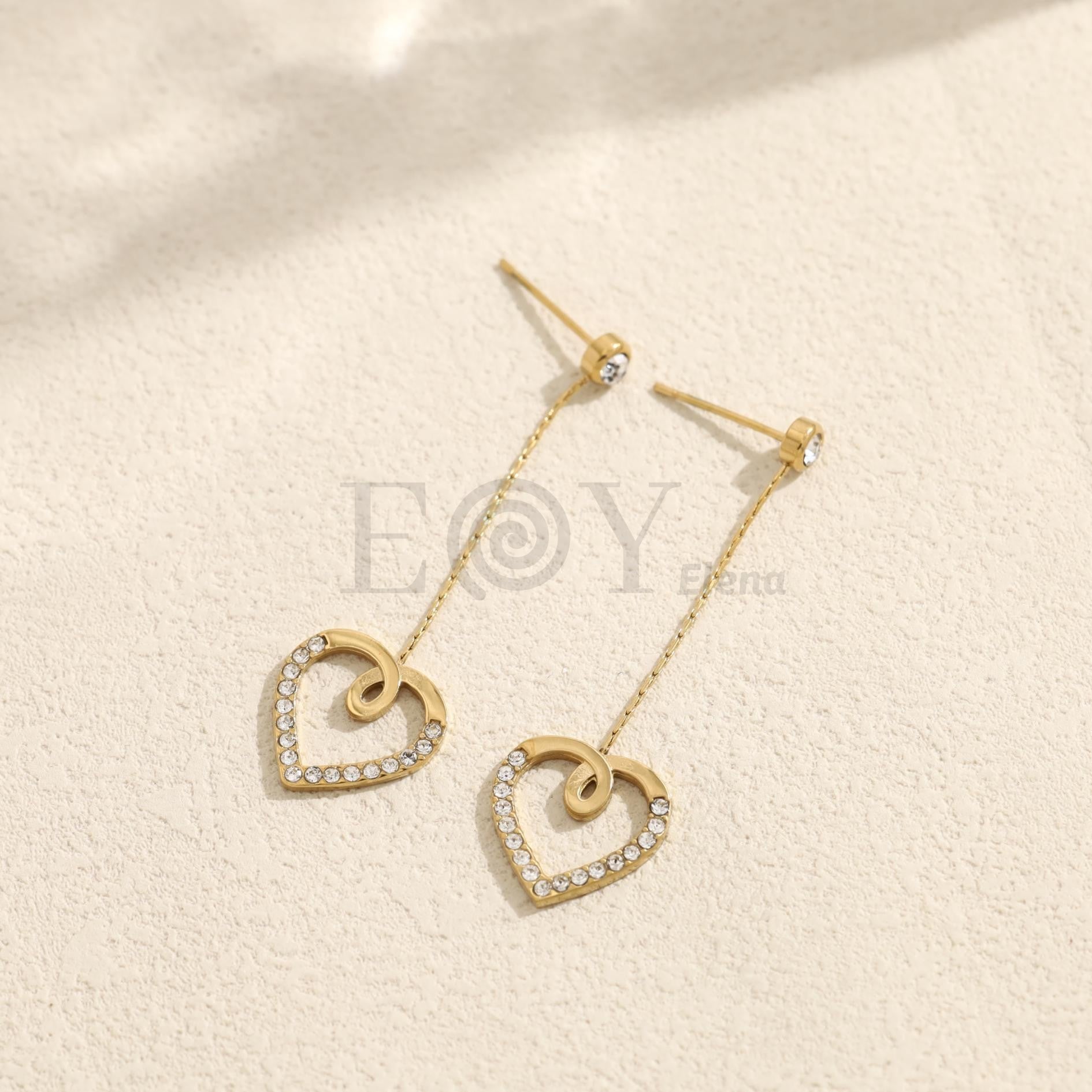 Pendientes largos con corazón y cadena