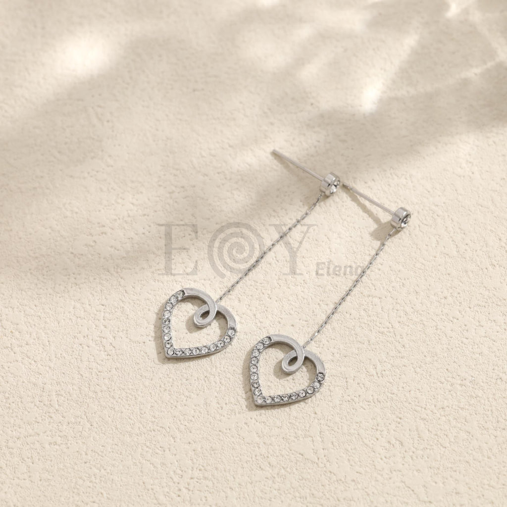 Pendientes largos con corazón y cadena