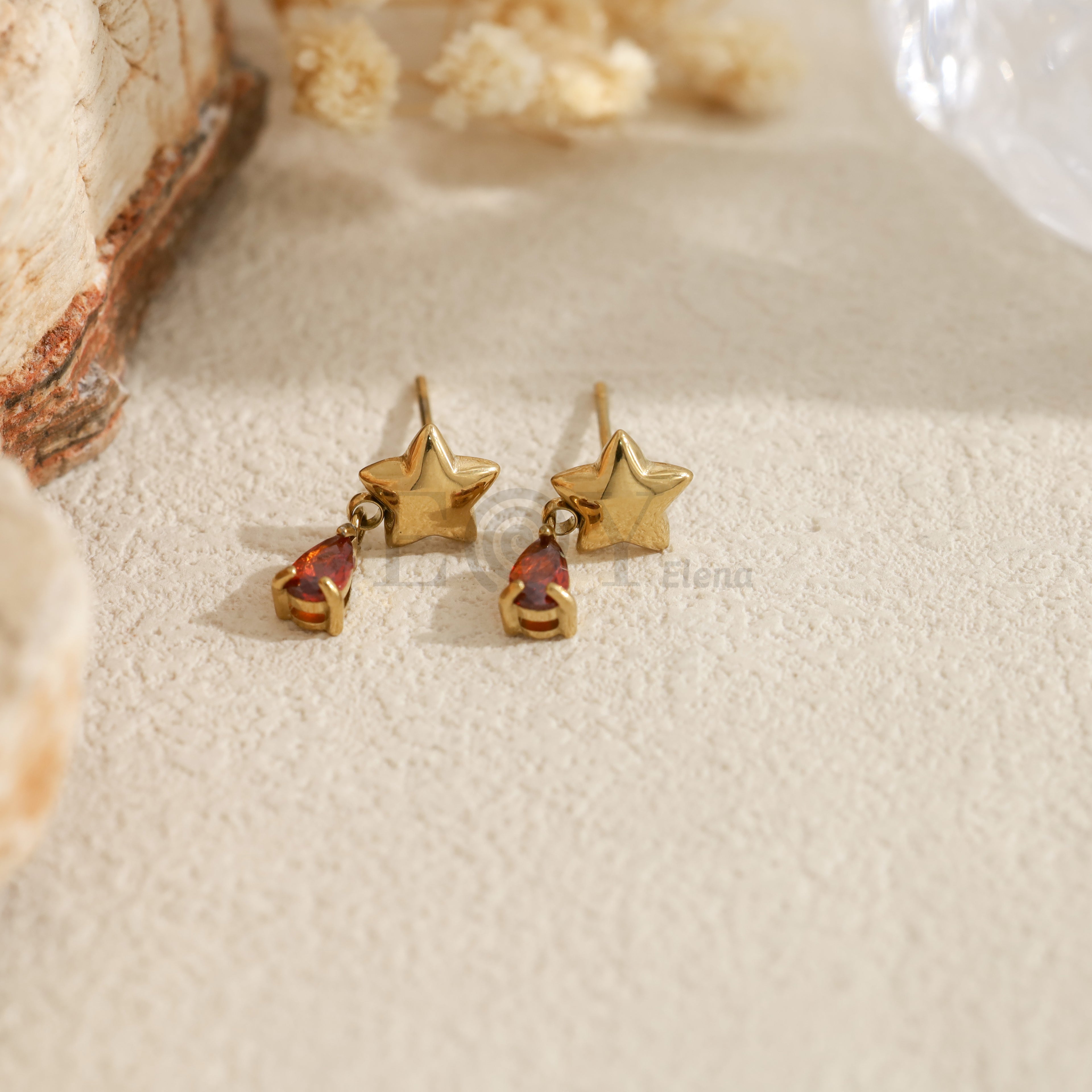 Pendientes con estrella y piedra en forma de lágrima