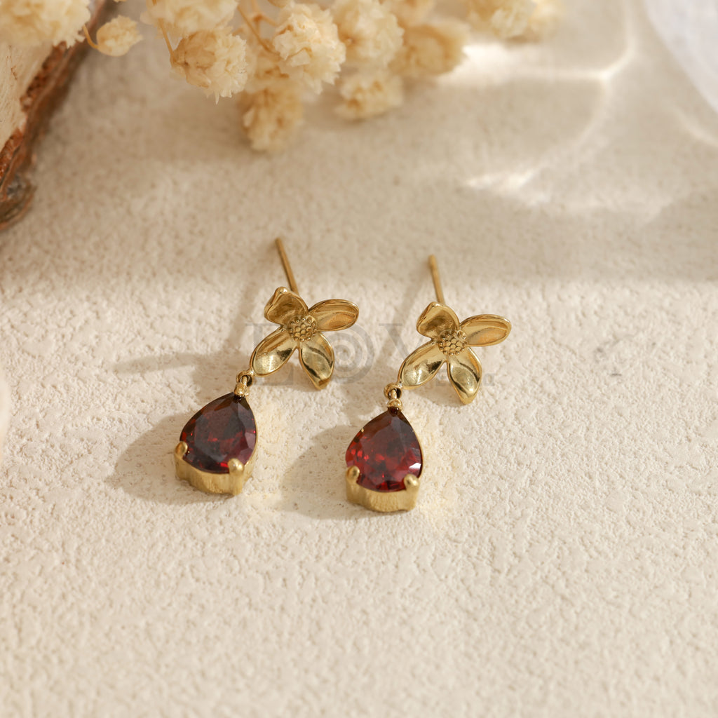 Pendientes con flor y piedra en forma de lágrima
