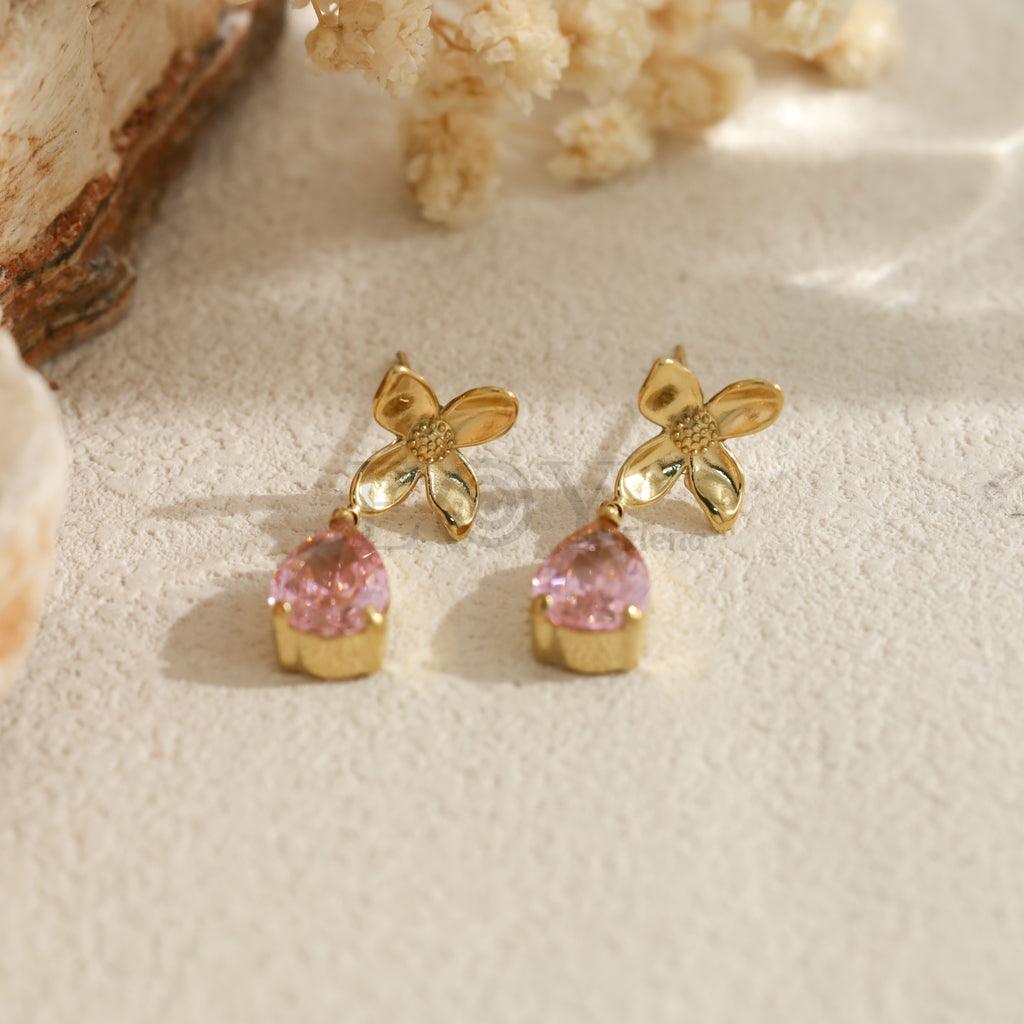 Pendientes con flor y piedra en forma de lágrima