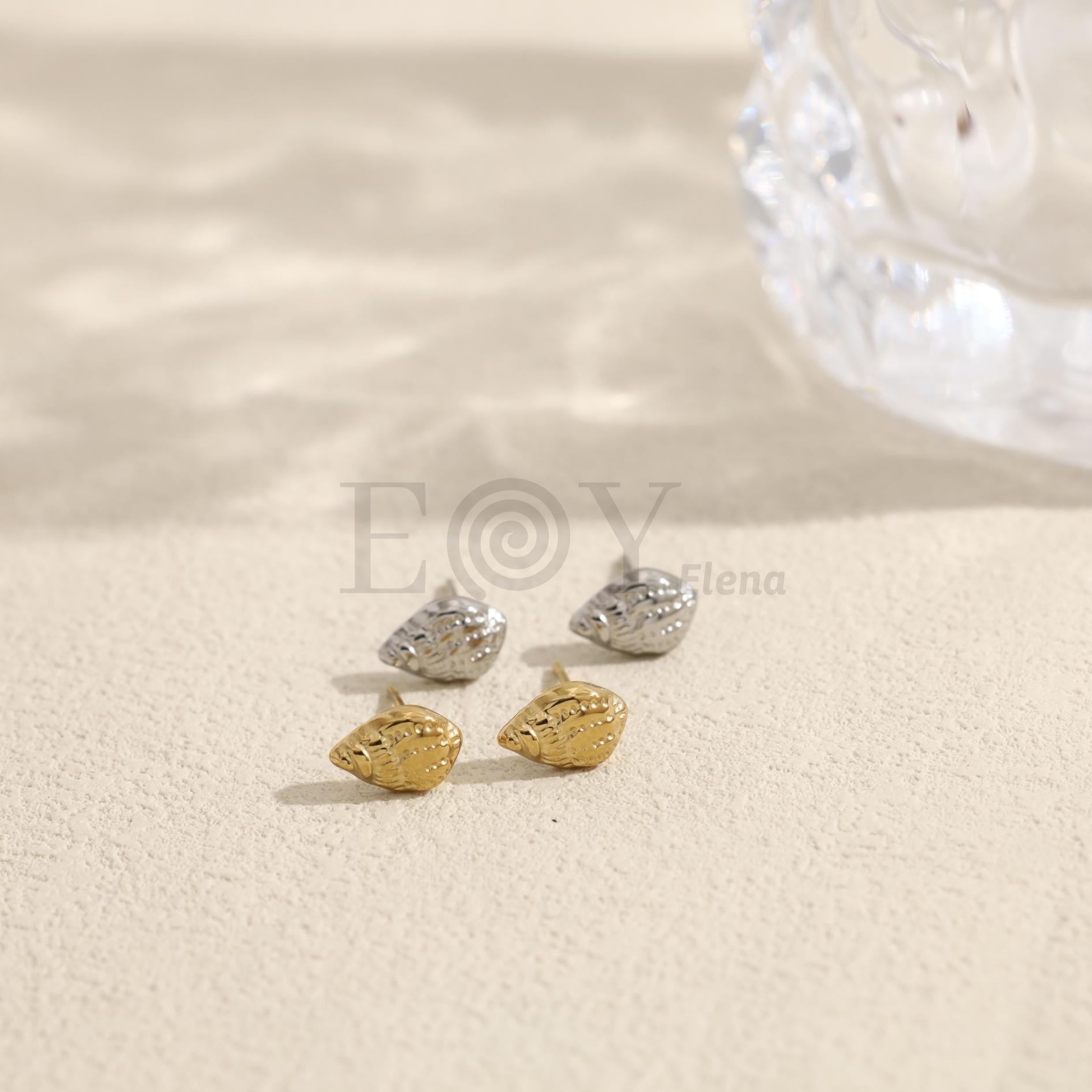 Pendientes pequeños con forma de concha
