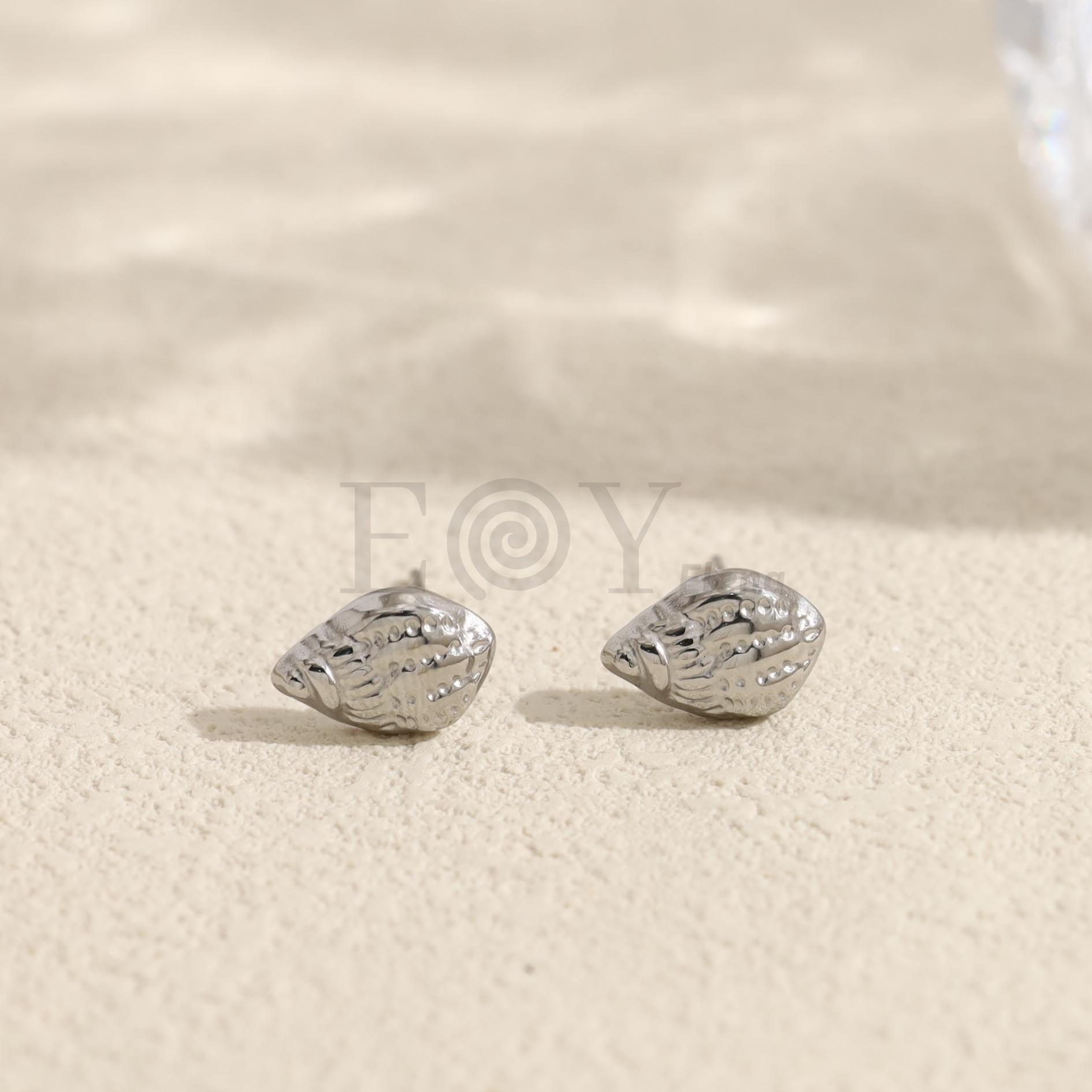 Pendientes pequeños con forma de concha