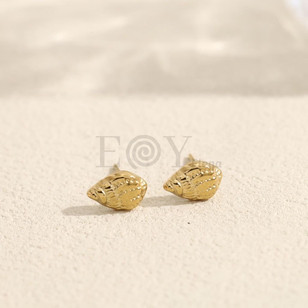 Pendientes pequeños con forma de concha
