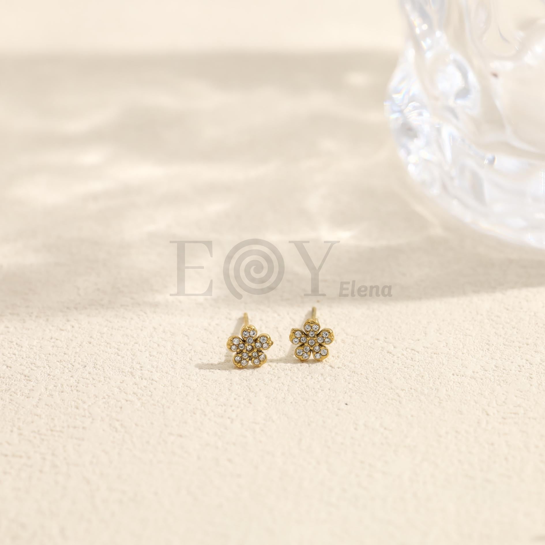 Pendientes pequeños de flor con piedras