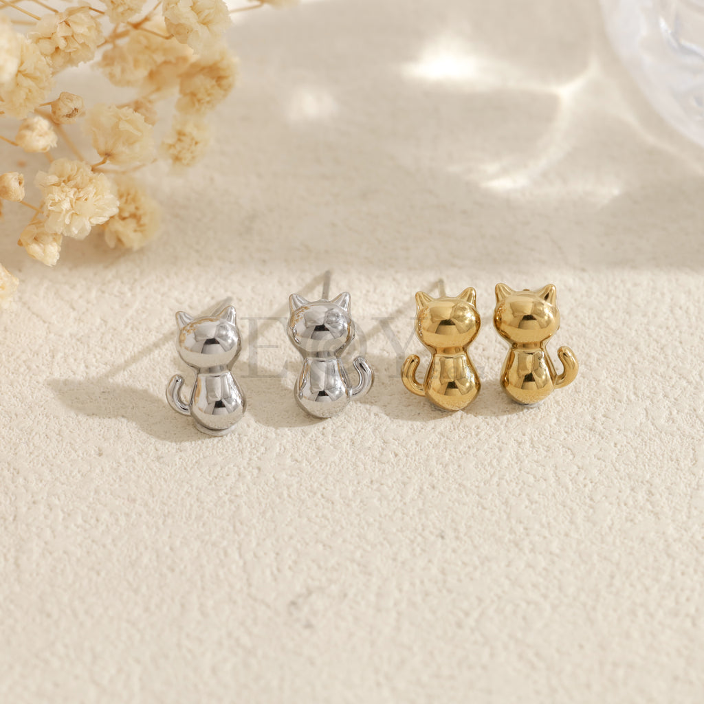 Pendientes pequeños de gato