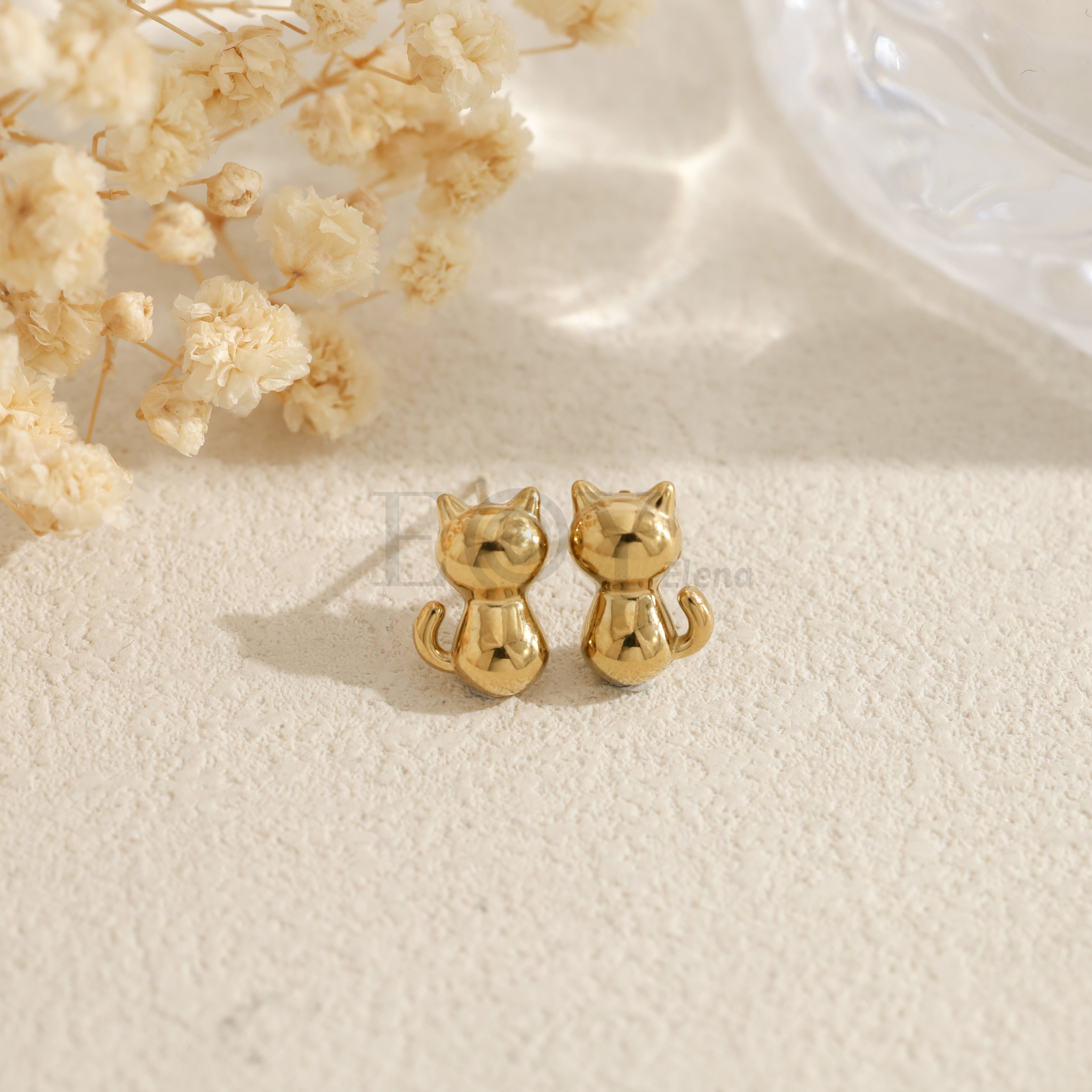Pendientes pequeños de gato