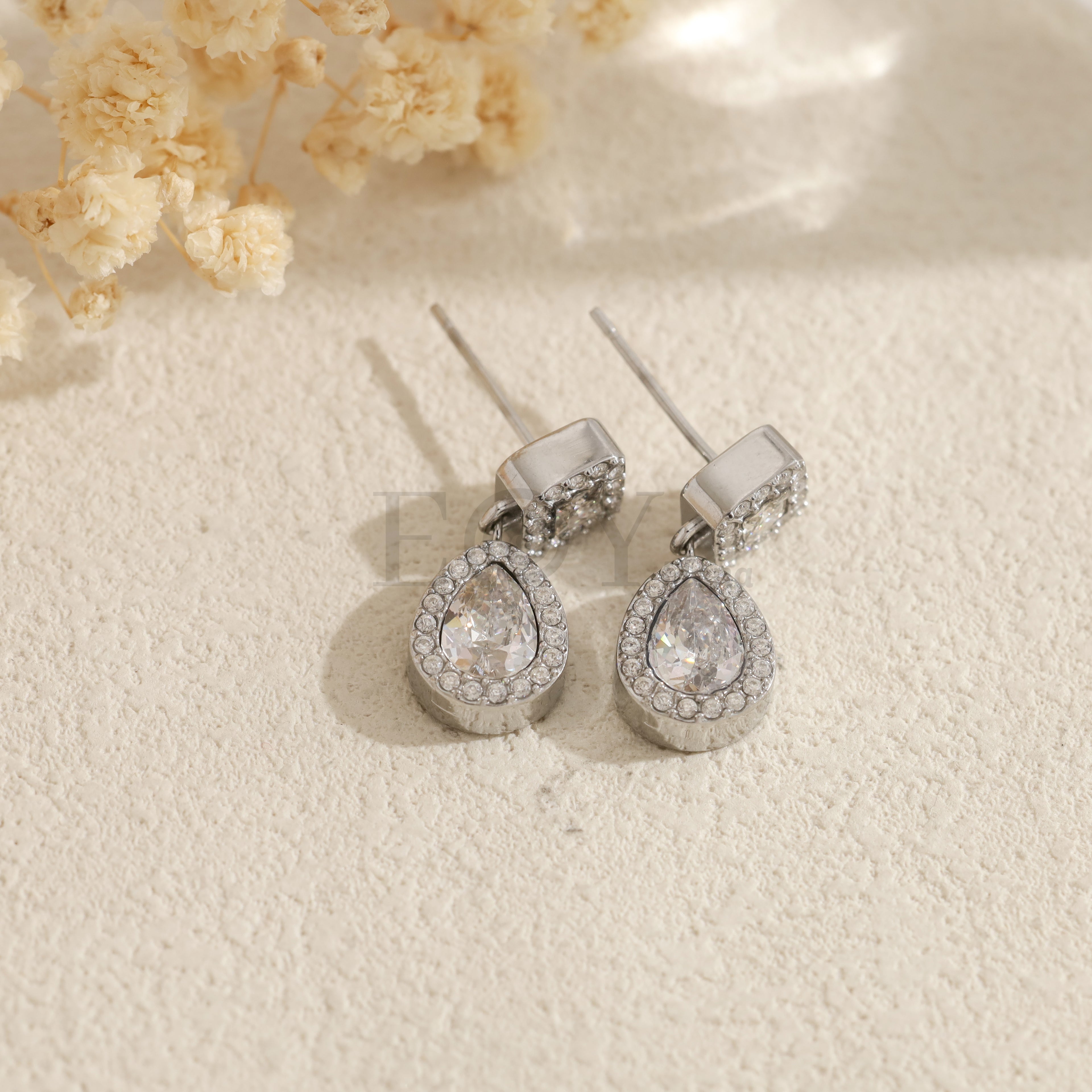 Pendientes dobles cuadrados y gota con circonitas