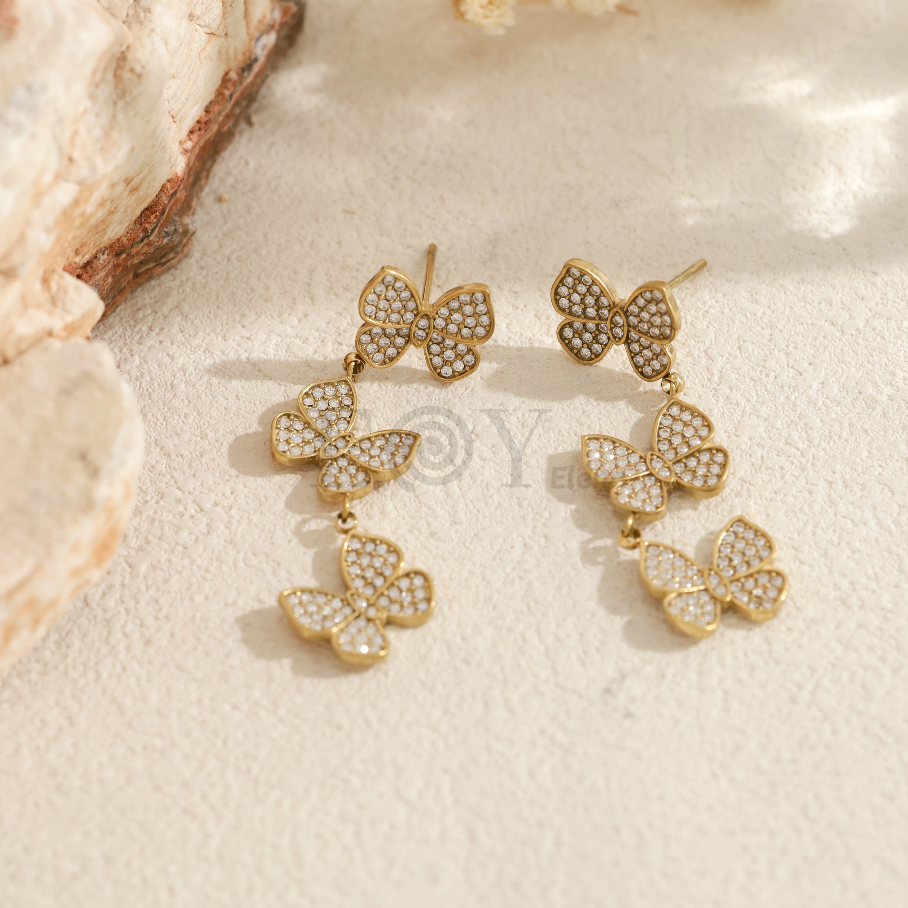 Pendientes largos de mariposas con circonitas