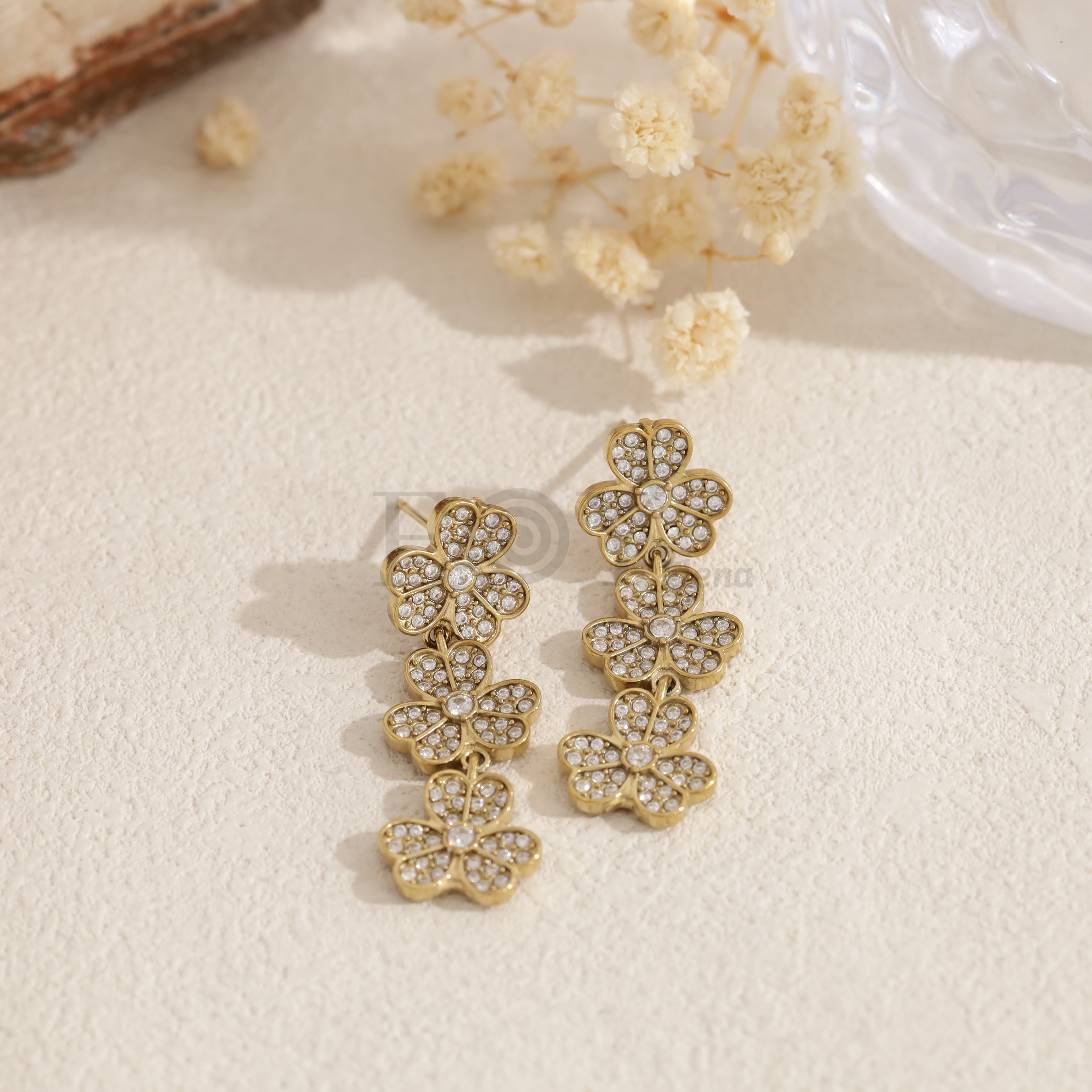 Pendientes largos de flores con circonitas