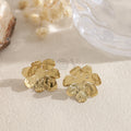 Pendientes flor martillada dorada